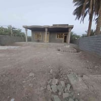 موجود بيت البناء مالته ١٨٠ المساحه الكلي تقريبن ٤٥٠ كامل مسيج موقعه حل...