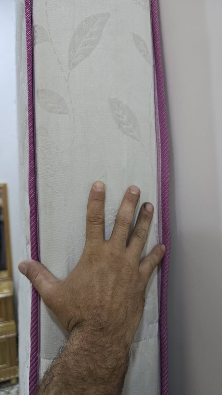 مطرح نفرين مستعمل سنه ضغط عالي جدا مريح 
سبب البيع بدلنا الغرفه وميرهم ع التخت الجديد قفل من الأخير ٦٠ شراي اتصلو ع الرقم السعر النهائي60 الف 
***********
***********
مكان الموصل حي السماح
