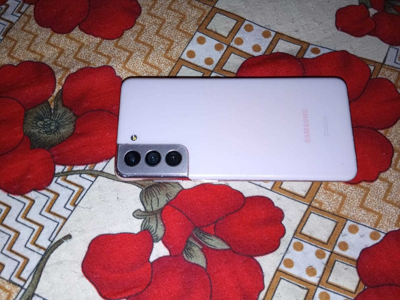 سلام عليكم جهاز للبيع s21 اف اي 5G تردد الشاشه 120 هيرتز جهاز غني عن التعريف ببجي 90 فريم يدعم معالجين مو معالج واحد ذاكرة 128 عشوائية 16 للبيع او يرهم مراوس ب ايفون حسب القناعة السعر 270 وبي مجال بسيط كامرة عملاقه تجيب لقمر مثل مموضح بل منشور..
