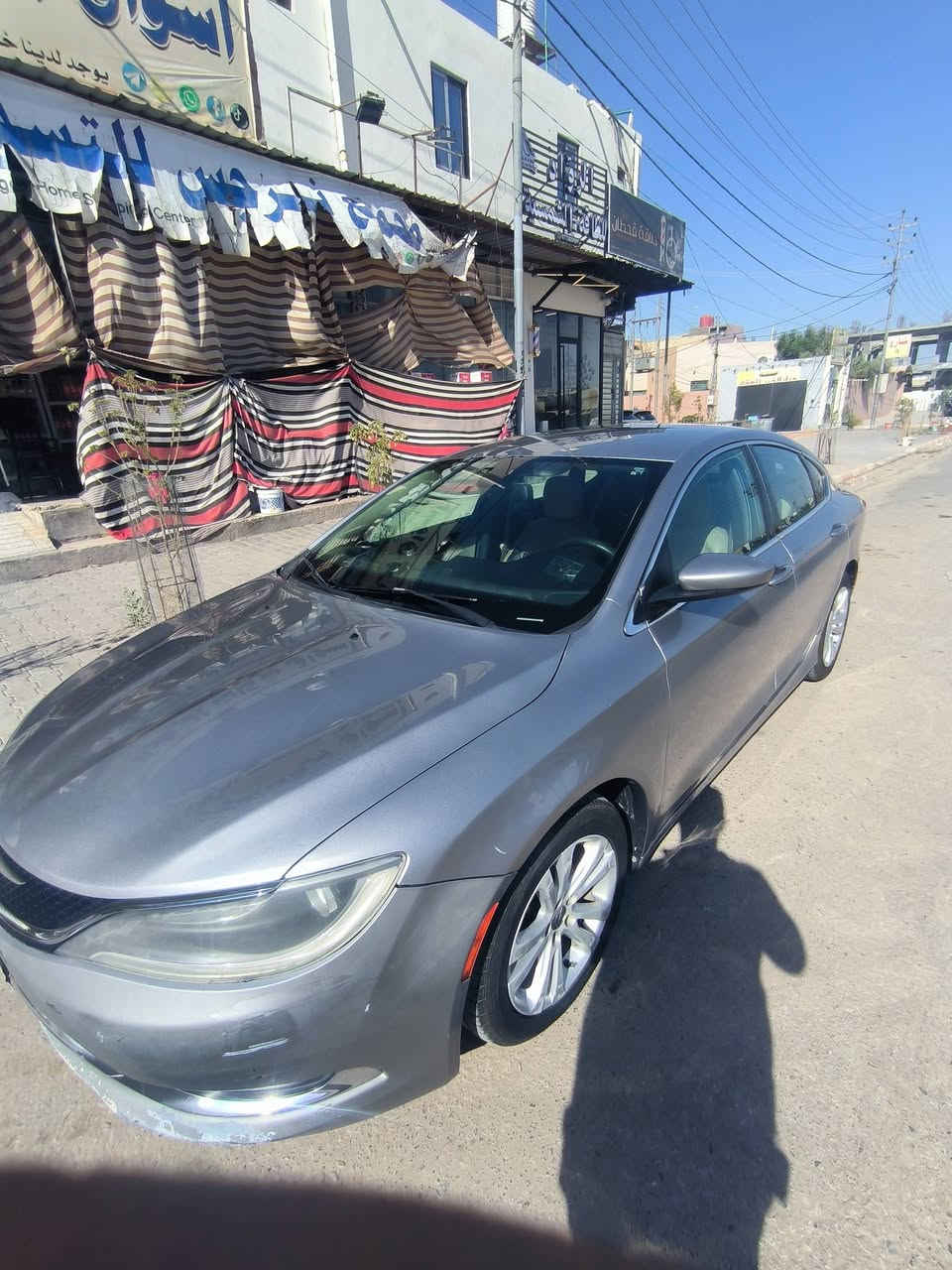 🚗 سيارة كرايسلر 200 (Chrysler C200)
عنوان الإعلان:
كرايسلر C200 للبيع – حالة ممتازة ومواصفات مميزة
📝 تفاصيل السيارة والمواصفات:
النوع والموديل: كرايسلر 200 (Chrysler 200)
سنة الصنع: 2016 
اللون الخارجي: فضي / سلڤر (كما هو موضح بالصور)
المحرك والآداء: محرك 4 سلندر (اقتصادي وقوي في الحركة)
اسامه كامله للمحرك وكذلك فيها منظوووومة غااااز مدامة وكامله
ناقل الحركة (القير): أوتوماتيك (ماوس) 9 نمر
✨ الأوبشن والمواصفات الخارجيّة والداخلية:
شاشة عرض مع كاميرا خلفية / نظام تحكم من عجلة القيادة (الاستيرن).
بصمة تشغيل وبصمة أبواب.
نظام فرامل مانع للانزلاق (ABS) ونظام توزيع ثبات السيارة (ESP).
كشافات وإضاءة LED مع ويل ألومنيوم أصلية.
تكييف ثلاجة (أمامي) يعمل بكفاءة عالية.
مقاعد مريحة مع حالة صالون داخلية نظيفة جداً.
الداخل لونين اسود وبيجي المرغوب
⚙️ الحالة الفنية والشرط:
المحرك والقير والجيربكس بحالة ممتازة وجاهزة للاستخدام فوراً.
أوراق السيارة سليمة (سنوية / رقم ألماني / شاصي سليم بدون حوادث قوية).
الحادث في امريكا الجاملغ الأيمن الامامي وتم صبغ الباب يعني قطعتين
هنا بيها طخه بالجاملغ الأيسر الخلفي مثل ماواضح بالصور
الصيانة الدورية منتظمة، لا تحتاج لأي مصاريف حالية.
💰 السعر المطلوب: [90$] (قابل للتفاوض البسيط بعد المعاينة)
مكان التواجد : [النجف الاشرف / ملحق قرية الغدير]
للتواصل والاستفسار: [***********] أو المراسلة 
#الكلمةـالطيبةـصدقة
لا تكسر بحلال غيرك
