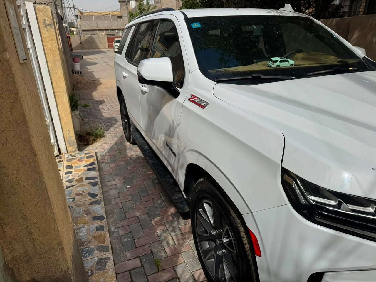 شوفرليت تاهو Z71 – اللون ابيضّ موديل 2023 وارد أمريكي فول مواصفات حادثه جاملغ جهه الصدر 
مرفق بالمنشور 
للبيـع ***********‬
السعر : 350 ورقه وبيها مجال
رقم السيارة: بغداد 
ماشيه 95 ألف كيلو
حجم المحرك 8 سلندر 5.3 برغي ممفتوح
مواصفات سيارة فول
بصمة باب وبصمة تشغيل وتشغيل عن بعد
ويل كب حجم 22 مع طقم تاير بحالة ممتازة
لايتات زينون 
حساسات أصلي
جنطة كهرباء شفط
غرفة السيارة جلد اصلي 
ذاكرة خزن ميموري لكرسي السائق مع وضعية
تحكم كهربائي لمقاعد الأمامية 
شاشة كبيرة الحجم للتحكم بمجموعة من الأيعازات
4 وضعيات للقيادة مع إمكانية التحكم بالفور ويل
الكراسي الأمامية تدفئة
مانع الخروج عن المسار
السيارة سبعة راكب مع ثلاث قطع تبريد
شاحن وايرليس لاسلكي
تحكم ستيرن جهتين متكامل
وباقي المواصفات المعروفة
العنوان بغداد
