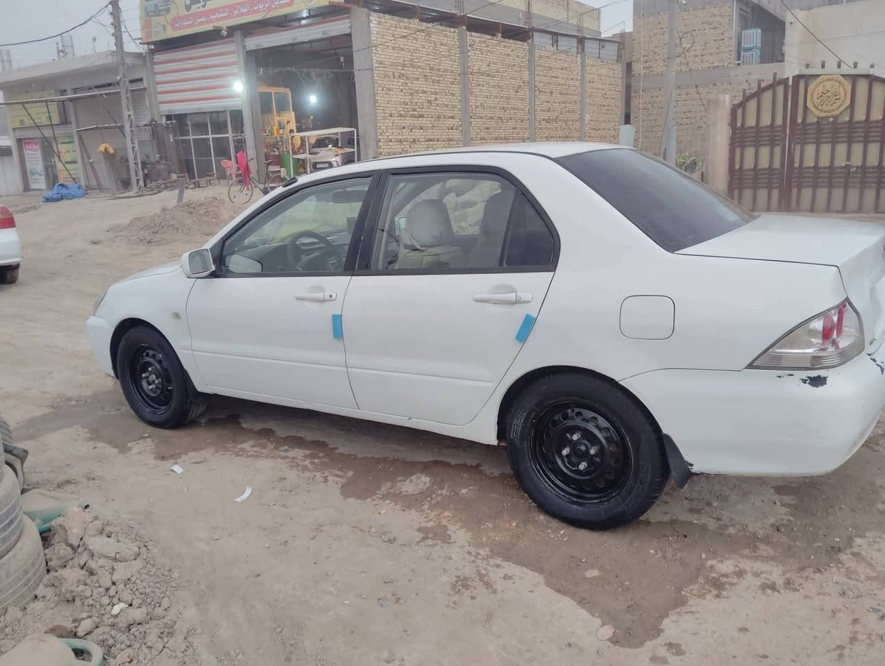 متسوبيشي لانسر 2006 مزاد وزارة الداخلية وكاله بسمي تقريبا مكمل كمرك باقي بس الرسم تحويل مباشر وكاله بسمي السيارة بيها نواقص بسيطه نظيفة داخل و خارج مصبوغه بدون حادث 
مكاني بابل 
السعر 44 وبيها مجال للطيبين
***********
