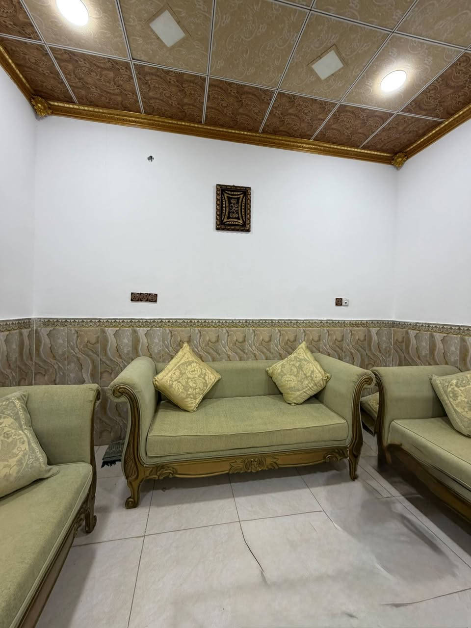 السلام عليكم تخم قنفات للبيع جديد ونضيف 
مكانه بصره دور الشرطه
للاتصال

 ***********
