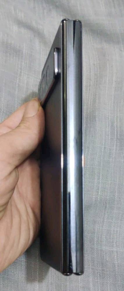 السلام عليكم جهاز google Pixel fold ذاكرة 256 عشوائي 12
نظافة 100%100