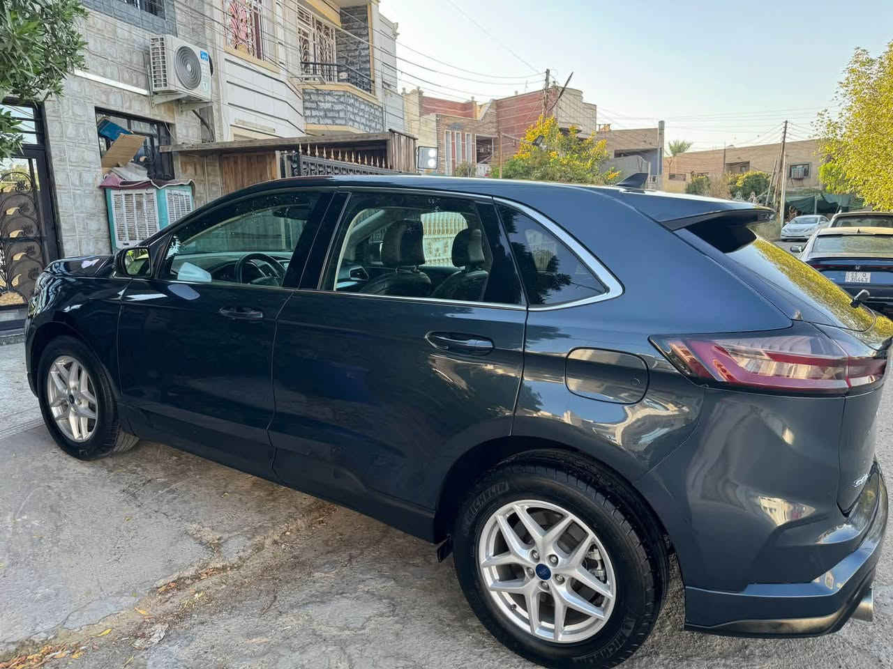 السلام عليكم
فورد ايدج موديل 2022 

فئة sel 

فول مواصفات 

بدون ايرباك 

حادثها خلفي صار بيها صبغ شبر بالباب وجاملغ والبنيد اضافه للصندوك 

السيارة جاهزة من كلشي وماشيه 45الف ميل 

السعر 155 ورقه

***********
