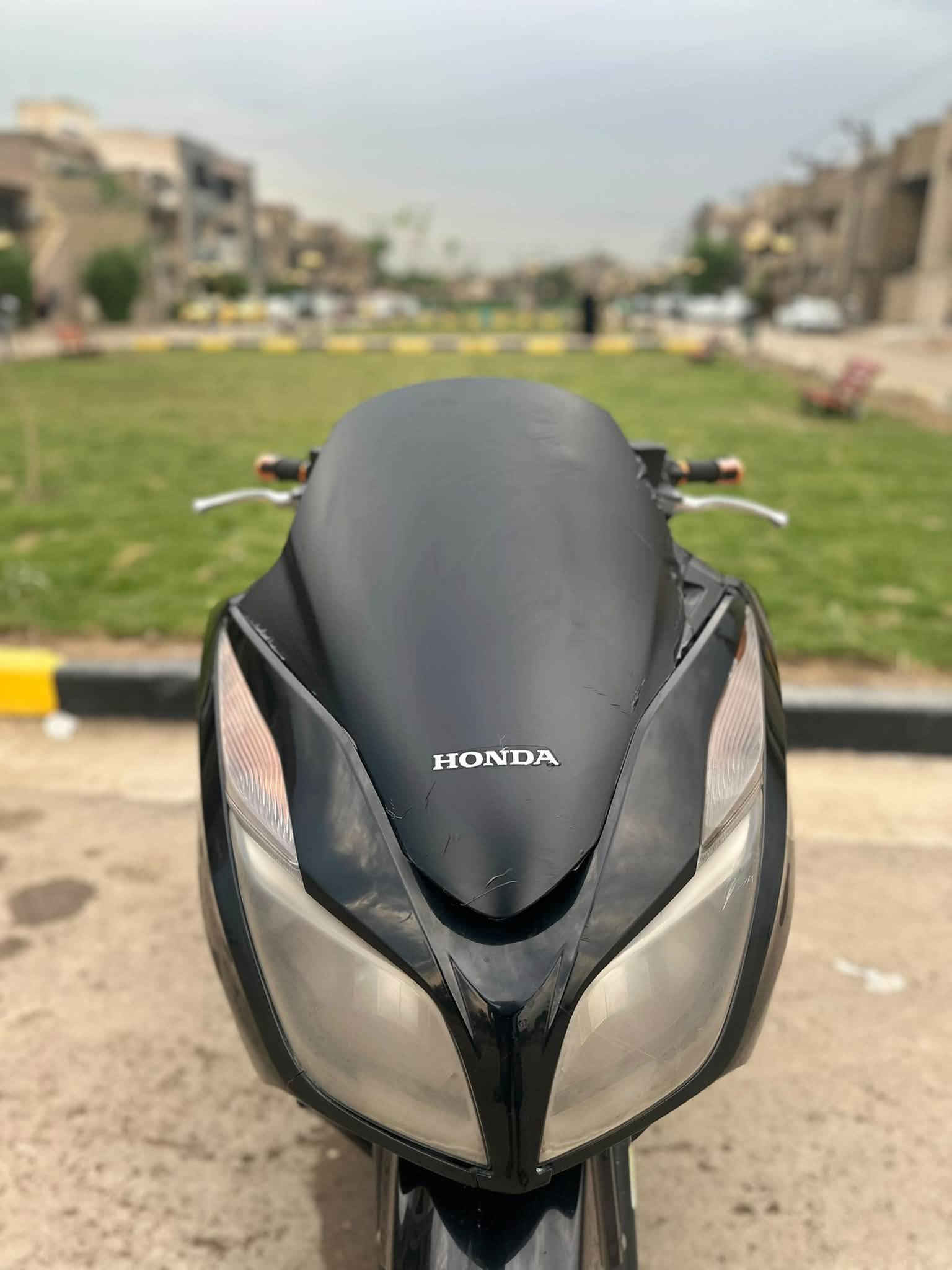 فورزا 012 للبيع
الدراجه نضيفه شوفت عينك كلشي موضح بلصور وسعرهه مناسب 1300.   مليون و300 الف 

بيهه بس الكلجات مالتهه فقط بلشلعه بيهه صوت اما بلمعدل كلشي مابيهه ابد 

مكانهه بغداد الجديده 

الاستفسار اكثر. ***********
