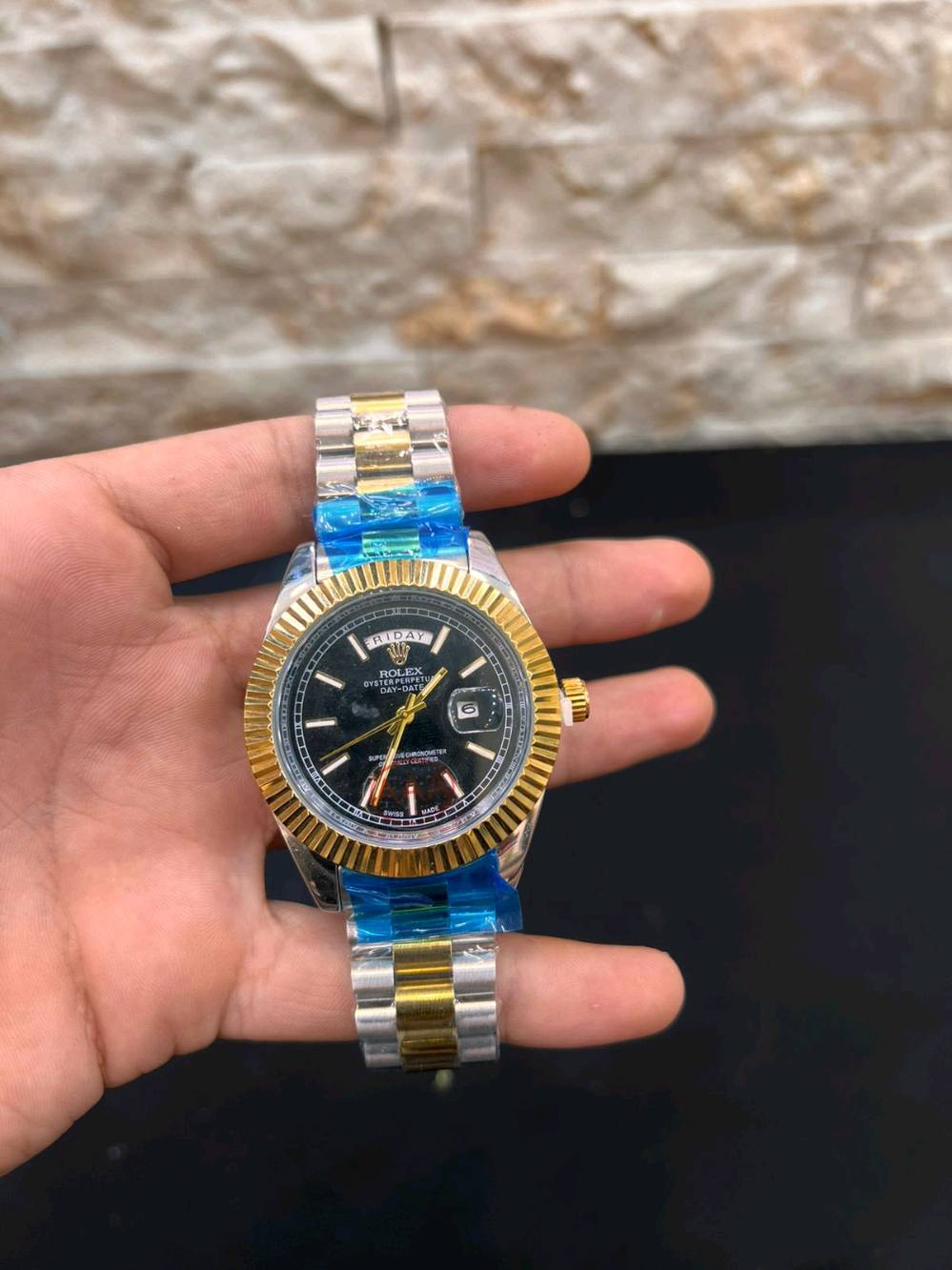⌚✨ أناقة الوقت تبدأ من هنا ✨⌚

🔥 ساعات راقية بتصاميم عصرية وفخمة
💎 جودة وأناقة تليق بكل مناسبة
🎁 اختيار مثالي إلك أو هدية لشخص تحبه

📦 توصيل لجميع أنحاء العراق 🇮🇶
💰 أسعار مناسبة ومنافسة
📲 للطلب والاستفسار واتساب: ***********

✨ لا تخلي الوقت يمشي بدون أناقة…
⌚ اختار ساعتك وخلي حضورك يحچي عنك 🖤

━━━━━━━━━━━━
👑 الجود لبيع الساعات
⌚ وقتك… يستاهل الفخامة ✨