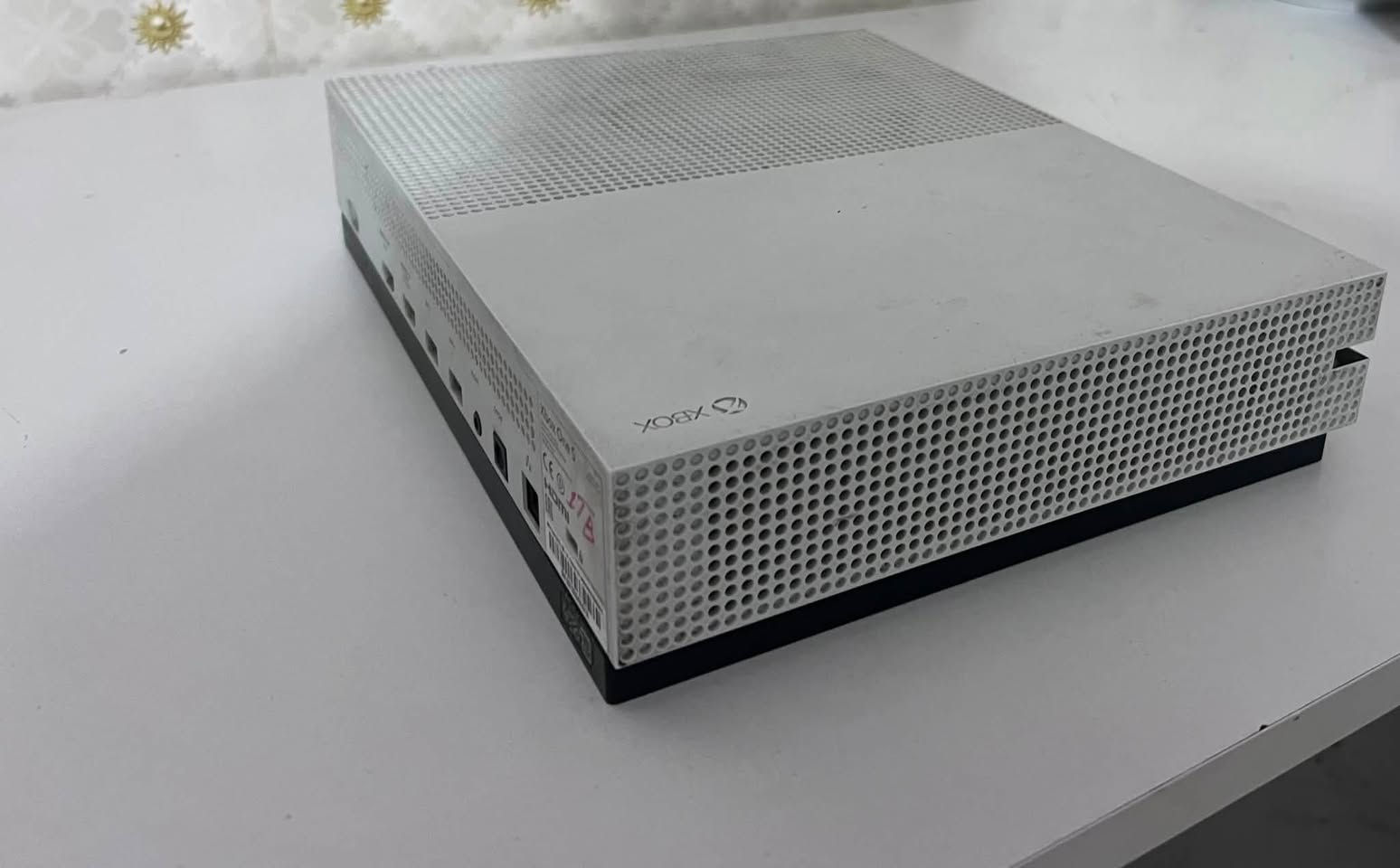السلام عليكم من رخصة الادمن المحترم
XBOX ONE S 1T

اكس بوكس وان اس 1 تيرا

الجهاز لوك مامفتوح ولا مصلح بعده شركة جهاز حلو ومرتب تفحصه براحتك تجيب واحد خبير بكيفك وياه جوستكين مال سيريس اصليات السودة مصلحة مابيها اي مشاكل والفسفورية القبق مال ظهر ضايع والشفت الفوك مرات يشتغل مرات لا وياهم شاحنة مال بطاريات بس بطارية وحدة اكو الثانية ضايعة كلشي تفحصه براحتك الجهاز يخبل

السعر 225 الف كامل ويا اليدات والبطارية والشاحنة 

مكاني بغداد السيدية توصيل ماكو

***********
