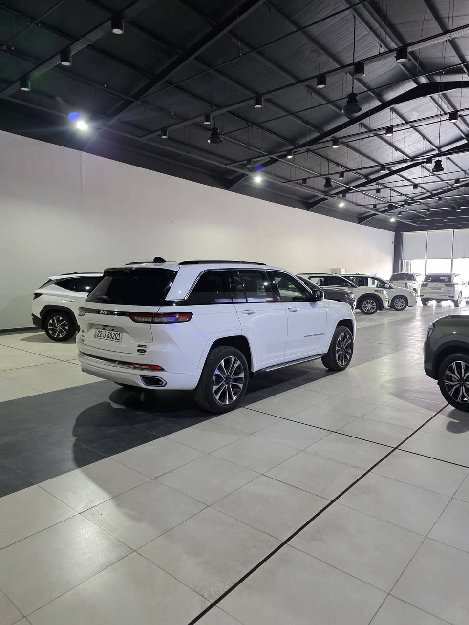 سلام عليكم✨️
Jeep OVER Land 2023
للبيع فقط ✅️ السياره هارلم HRLEM خليجي كفاله عامه عدا pdr شي كلش قليل بجاملغ الأمامي السياره جاهزه ومال جني 
داخل جملي فول مواصفات نظام جكات الصدر الأمامي والخلفي كله كفاله 100% شاشات حساسات مري شفط داخل كشنات مساج كله كهرباء تجاوي متحركه هواي مواصفات بيها 
للاستفسار الاتصال *********** واتس اب او خط مباشر 
غير متواجد على الفيس بوك عنوان السياره بغداد
