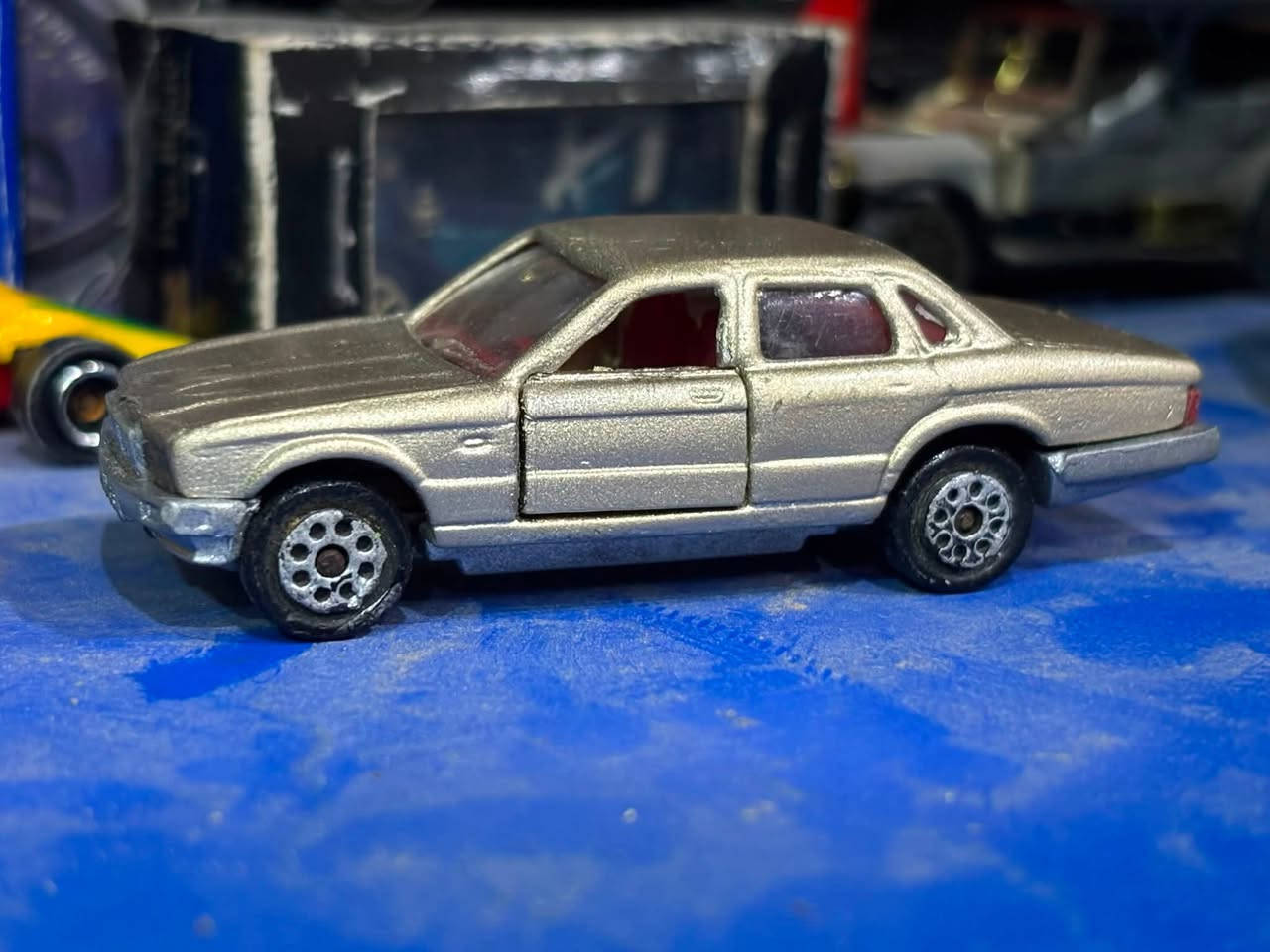 Jaguar TM XJ6 

صناعة شركة Majorette الفرنسية 
الحجم 1:64

السعر 3 الف فقط 🔥 

يتوفر توصيل لجميع محافظات العراق 🤩💙

 📍العنوان / شارع فلسطين - خلف المستشفى العالمي 
مكتبة الأمين للحجز و الاستفسار على الرقم او مراسلة الصفحة ***********
#مصغرات #سيارات_مصغرة #بغداد
