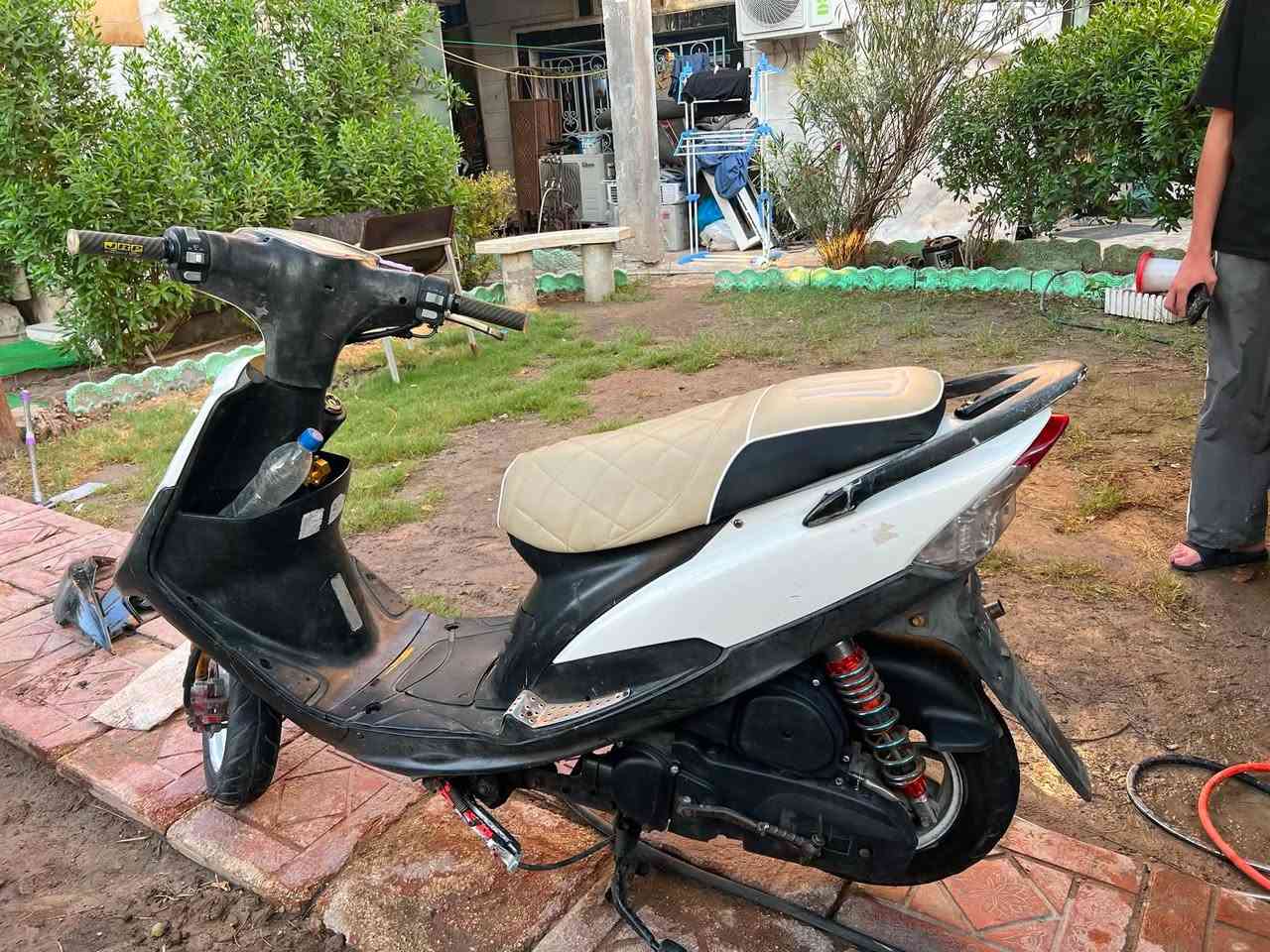 ماكس عدله ب600 بيها مجال
الدراجه 125 cc كامله من كلشي برغي نقص ما بها كامله من كلشي نكره سلف و سلف بلادي 

مزوده 
كزوز ستيل 
كلچ رياضي 
الدراجه مجفته

السعر:600 و بيها مجال 
التواصل: ***********
