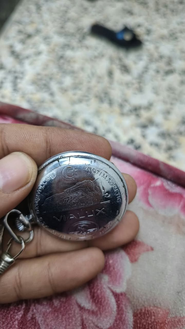 عندي هذني اريد ابيعهن الله شاهد ما اعرف سعرهن الساعه والدي يكول فضه بس ما متئكد منها الساعه تكويك مكاني بغداد متواجد فيس فقط الي يريدهن يراسلني وينطي سعر بما يرضي الله
