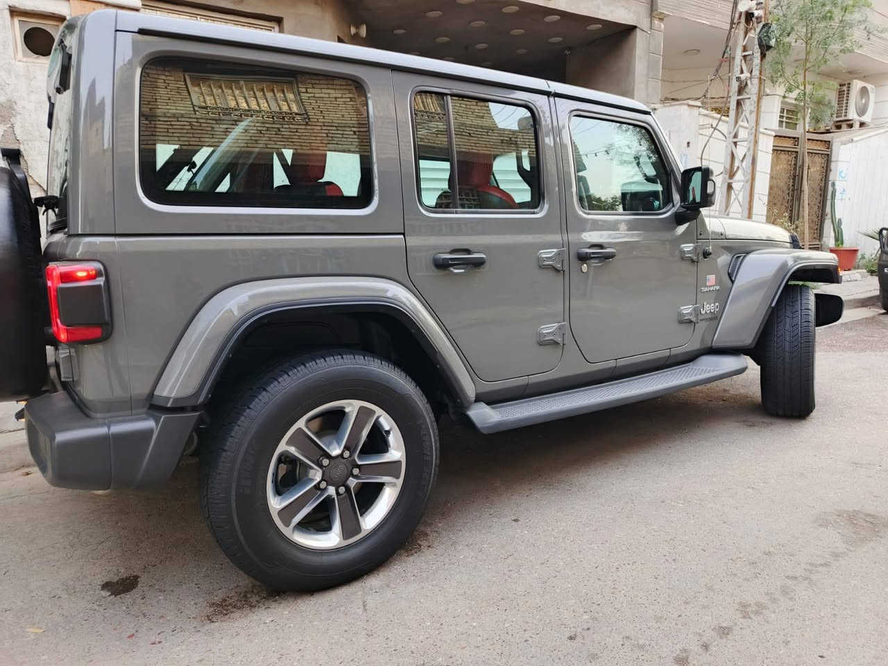 السلام عليكم ورحمة الله وبركاته
جيب لانكلر
موديل 2019
حجم المحرك 3600
6 سلندر 
خليجي
شركه هالم 
رقم بغداد
بسمي 
عنوان السياره بغداد البلدبات 
السياره مكفوله من شخص والرصعه والتكحيل والصبغ والبارد كله بشرط 
اريد ابيعه ماعرف سعره
***********
