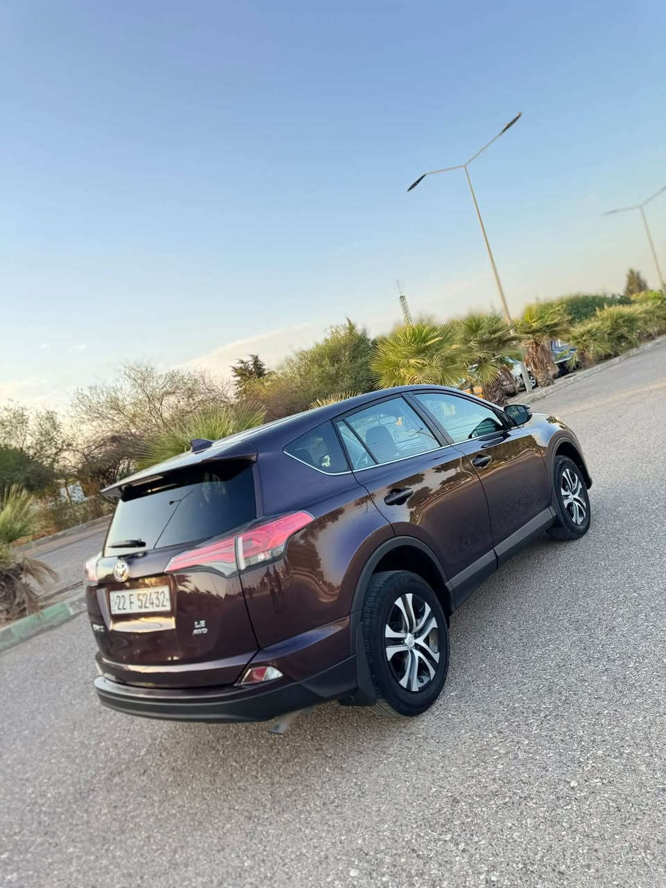 تويوتا راف فور
موديل 2018 الفئه Le
وارد امريكي بدون صبغ
فور ويل AWD
حساسات رادار امامي 
تحديد مسار+تحدير خروج عن مسار
مثبت سرعه +شاشه دعم كار بلي 
كامره خلفي +نقطه عمياء
تحكمات استيران جهتين
صدر امامي خلفي جديد 
تخم تايرات جديد انتاج2026
رقم سنويه جديد اربيل بسمي 
بدون حادث فقط تخريب جاملغ دعاميه امامي فقط
سعرها 153 بيها مجال بسيط
مكان كركوك  ***********
