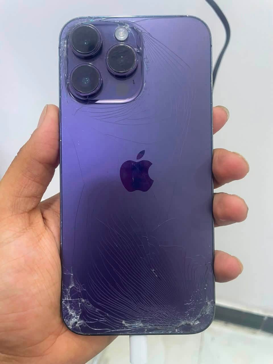 ايفون 14 برو ماكس ذاكرته 256 شرق وسط مبدل شاشه  وبطاريه جهاز حلو شريحتين ضهر مكسور بس مقلف سعر600 مستعجل عل بيع رقمي *********** 
@@@
