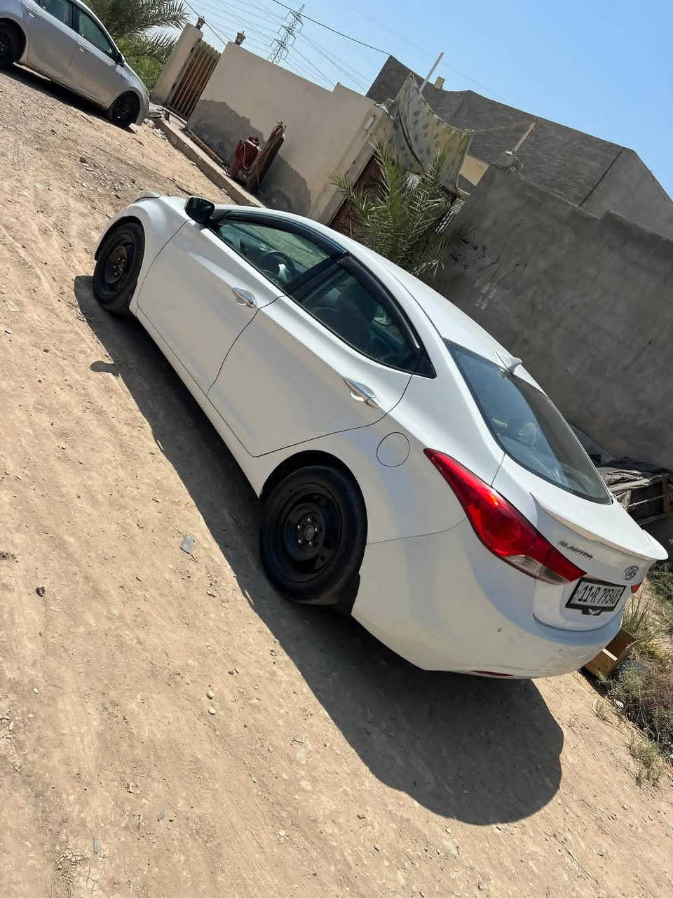 الانتره ٢٠١٣ وارد أمريكي ظرر بلخشم  البنيد البنيد نفسه السياره اليبل واحد بس البنيد مرشوش  سياره جديده تحكم جهتين شاشه جبيره مامتواجد على فيس على رقم فقط ***********//***********
