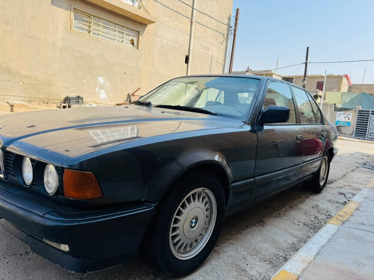 سلام عليكم خوان سياره للبيع بي ام مديل ٩٣ مكينه 8سلندر حجم سياره 730 سياره جاهزه مرتبه بيها جراد مثل ما واضح بصوره تبريد شغال تاير جديد باتري جديد غرفه حلوه تجي شوف نفس صوره واحله سياره باسمي تحويل مباشر سعرها ٤٤ ورقه بيها مجال قليل مكان سياره واسط نعمانيه 
***********
