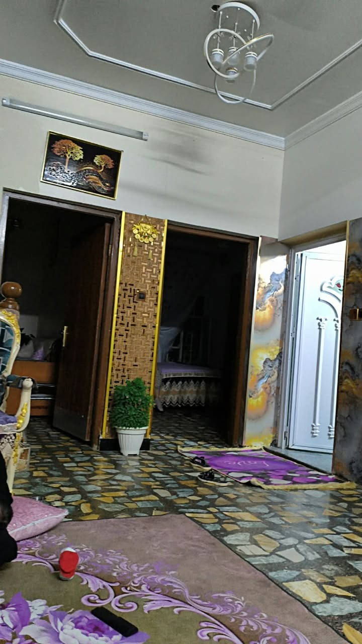 دار للبيع في البلديات 9 نيسان مساحه 300 متر الراجيه 10 النزال 30 يحتوي على سبع غرف نوم كبيره الاتصال او استفسار على هذا الرقم او مراسله الواتساب ***********
