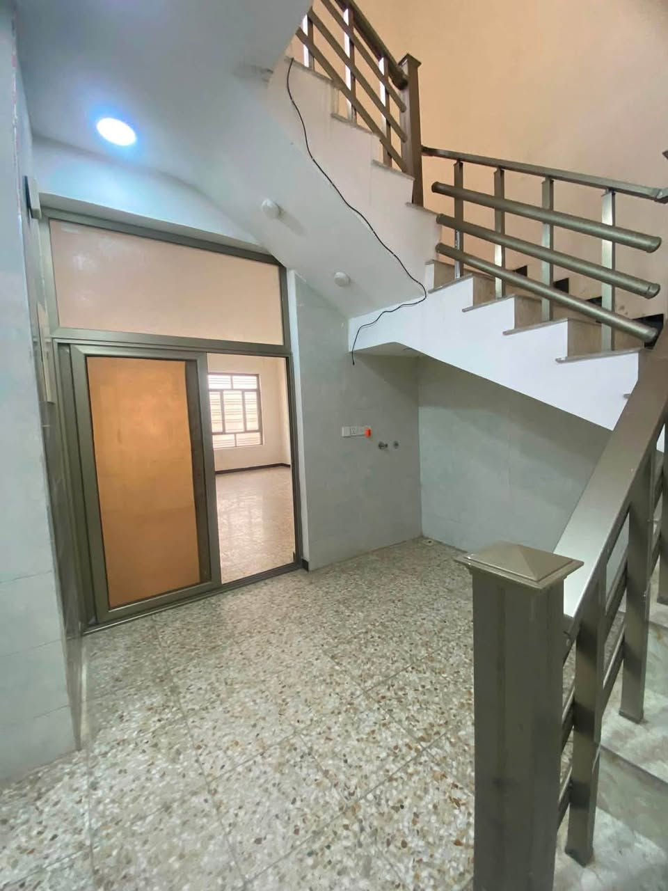 دار لإيجار مساحه 200متر يحتوي على 3غرف نوم 🛌 +ستقبال+مطبخ+صاله+صحيات عدد ٣ 📍العنوان بغداد الدوره مدخل البوعيثه مجمع شواطي دجله قرب حلويات الحمداني ١٠٠متر عن الشارع الريسي الاستفسار ***********
