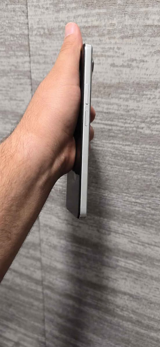 📱 للبيع HONOR X8d باللون الفضي ✨

🔹 ذاكرة ٢٥٦ جيجا
🔹 رام ٨ جيجا + ٨ جيجا توسعة افتراضية
🔹 شاشة AMOLED قياس ٦٫٧٧ إنج بتردد ١٢٠ هرتز
🔹 كاميرا رئيسية ١٠٨ ميگابكسل
🔹 بطارية ٧٠٠٠ ملي أمبير وشحن سريع ٤٥ واط
🔹 معالج Snapdragon 6s 4G Gen 2

⚠️ توضيح للأمانة: الجهاز وكع مني وبعدها السيم كارت وكف وما يشتغل، والبيع على هالحالة.

💰 المطلوب ١٩٠ ألف دينار وبي مجال للجاد
علما ان سعر الجديد  ٣٧٥ ألف

📞 للتواصل: *********** بغداد, العراق
