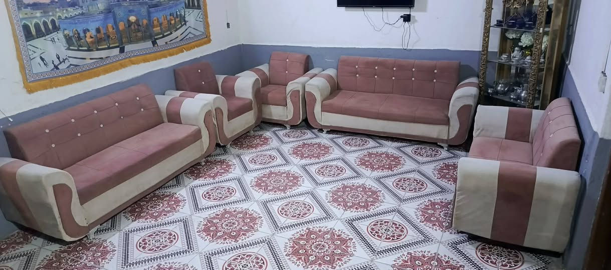 َمكلفه بالنشر
 تخم خمس قطع عشر مقاعد للبيع  ب١٨٠ الشراي يتصل على  ***********
