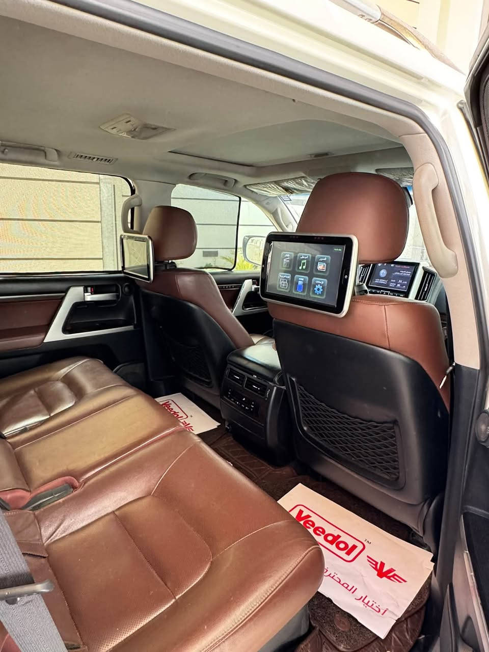 السلام عليكم لاندكروز VXS مواصفات لكزز
محرك 5.7 v-8 
السياره فول مواصفات 
 عليها رقم مميز 
 ومغلفة ppf
ماشية 239 الف
السعر 54 الف دولار قابل للتفاوض 
مكاني بغداد ‭***********‬
