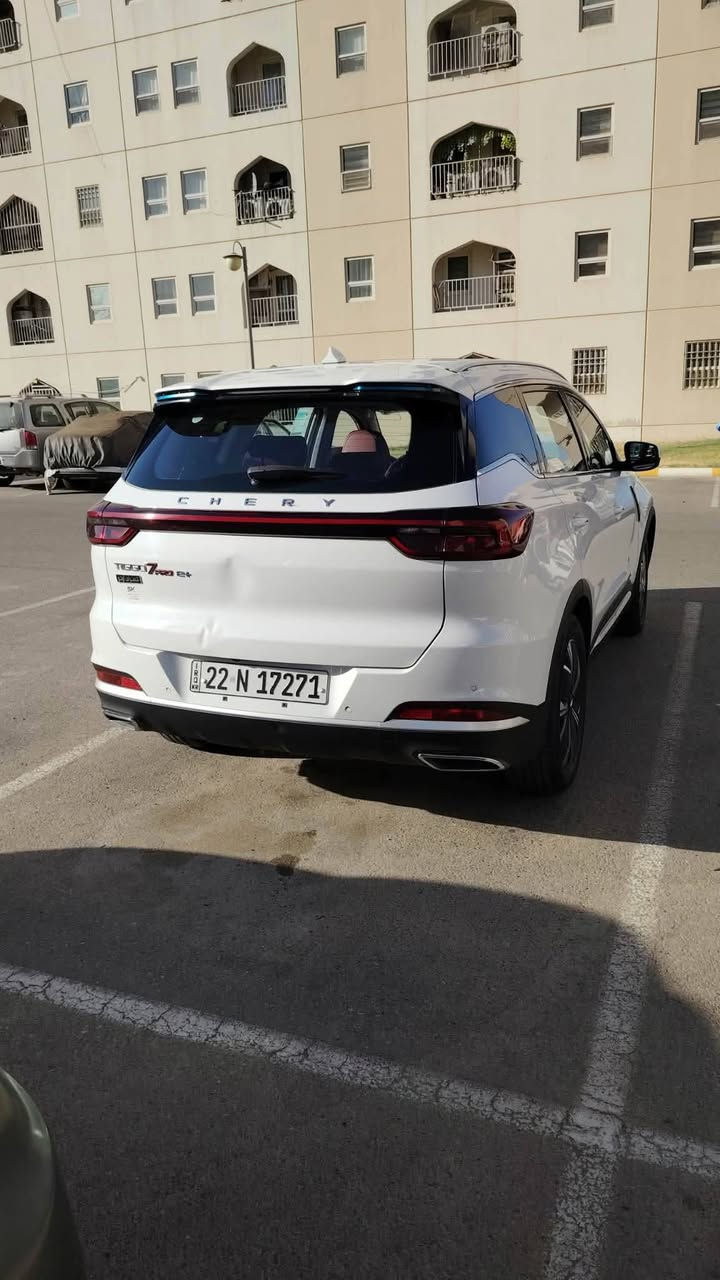 🚗 للبيع – شيري تيكو 7 برو Plug-in Hybrid (PHEV) 2024 | أعلى فئة (Full Option)
🔹 موديل: 2024
🔹 اللون: أبيض
🔹 ماشية: 20,000 كم فقط
🔹 الحالة: استخدام شخصي ونظيفة جدًا

المواصفات:
✅ أعلى فئة (Full Option)
✅ نظام Plug-in Hybrid (بنزين + كهرباء)
✅ محرك 1.5 تيربو مع محرك كهربائي
✅ صرفية وقود ممتازة وأداء قوي
✅ فتحة سقف بانورامية
✅ كاميرات 360°
✅ حساسات أمامية وخلفية
✅ شاشة وسطية كبيرة + شاشة عدادات رقمية
✅ Apple CarPlay وAndroid Auto
✅ تشغيل بصمة ودخول ذكي
✅ تشغيل السيارة عن بُعد
✅ شاحن لاسلكي
✅ مقاعد جلد 
✅ مقاعد كهربائية
✅ مكيف أوتوماتيك ثنائي التحكم
✅ مثبت سرعة ذكي (Adaptive Cruise Control)
✅ المحافظة على المسار
✅ تحذير مغادرة المسار
✅ مراقبة النقطة العمياء
✅ فرملة طوارئ أوتوماتيكية
✅ إضاءة LED كاملة
✅ وسائد هوائية متعددة وأنظمة أمان متكاملة

ملاحظة:
✔️ ماشيه 20 ألف كم فقط.
✔️ بيها رصعة بسيطة بالصندوق.
✔️ السيارة لا تحتاج أي مصروف.

💰 السعر المطلوب: 23,000,000 دينار عراقي .

للاستفسار والمعاينة، التواصل على الخاص أو الاتصال. ***********
