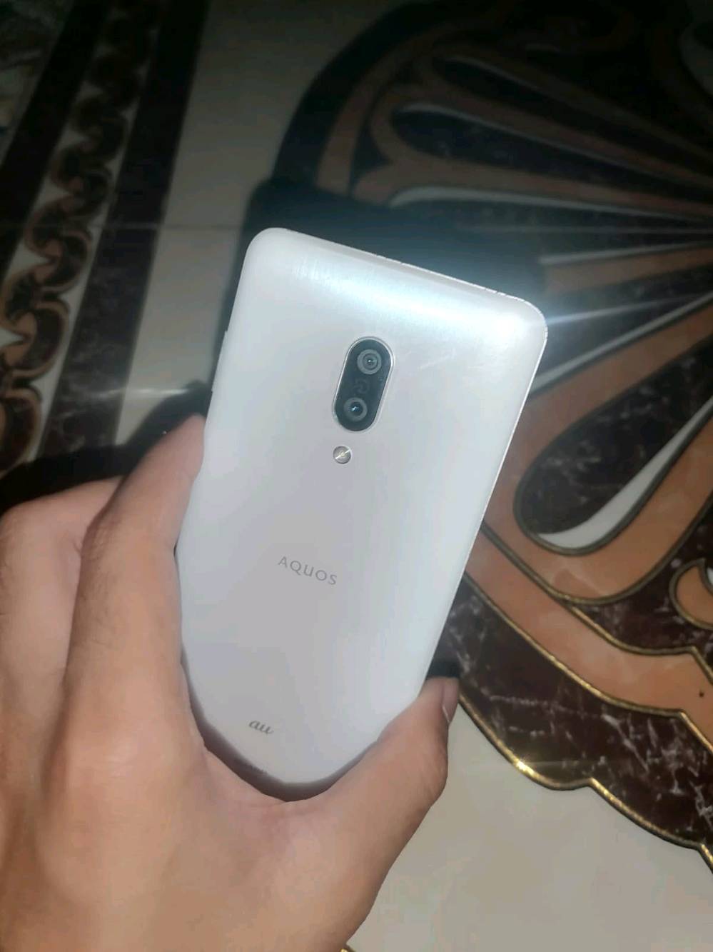 هاتف شارب زيرو تو الياباني 
ملك السلاسه وا الالعاب ب270 الف فقط الجهاز مكفول من كلشي 
الشاشة: OLED بحجم 6.4 إنش، وبتردد خيالي 240Hz (سلسة جداً للجمينج).
المعالج: Snapdragon 855 (أداء قوي وسريع).
الذاكرة والرام: 256 جيجابايت ذاكرة / 8 جيجابايت رام.
الوزن: خفيف جداً (141 غرام فقط).
الكاميرا: خلفية مزدوجة 12.2 + 20 ميجابكسل / أمامية 8 ميجابكسل.
البطارية: 3130 مللي أمبير مع شحن سريع.
إضافات: بصمة بالشاشة، مقاوم للماء والغبار (IP68)، وسماعات ستيريو.