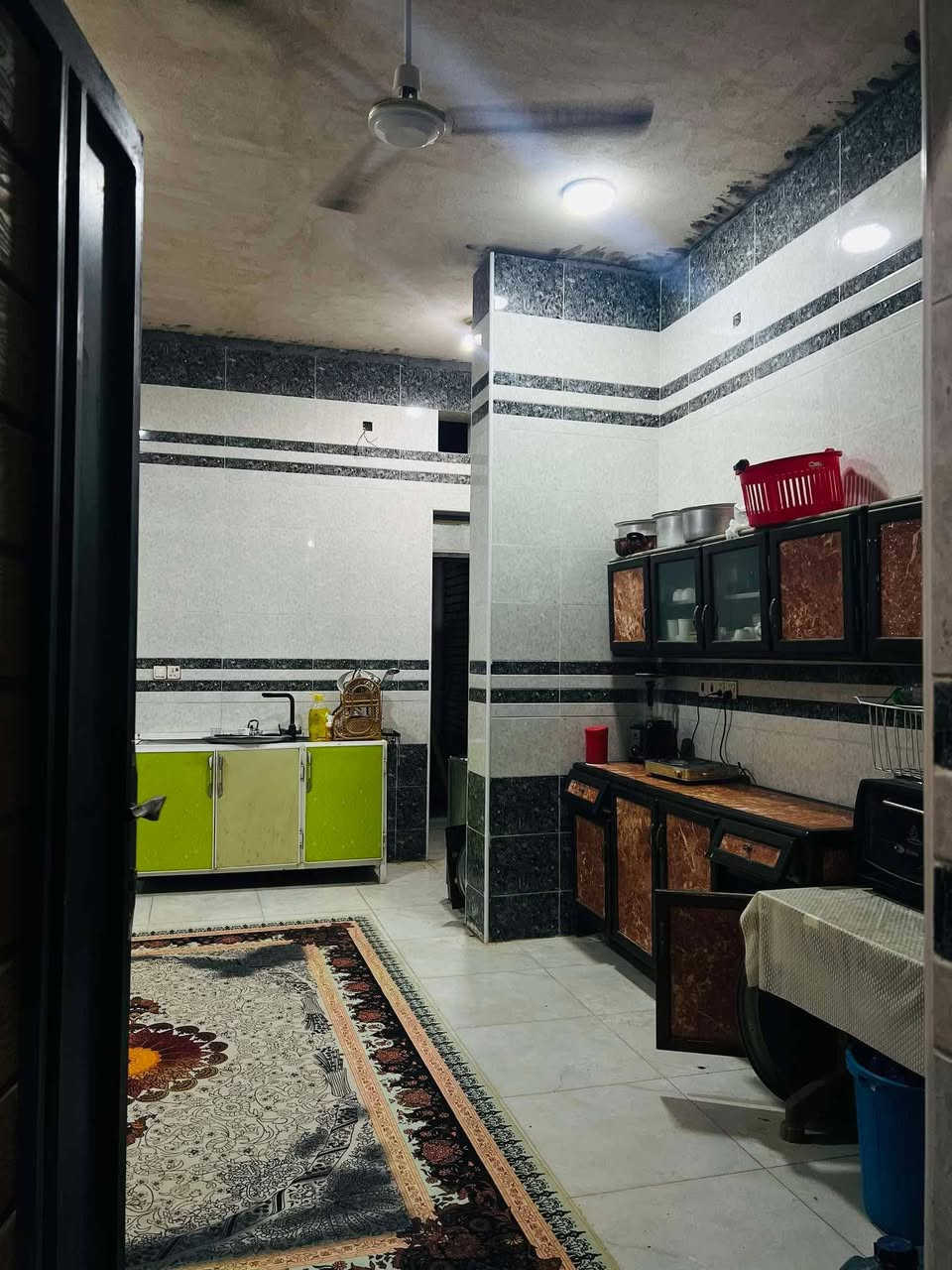 بيت طابو صرف بناء جديد وحديث
مساحة 200 متر طابوك كونكريت
غرفتين وديوانية وصاله وهول ومطبخ وصحيات داخلية وخارجية ومناور اثنين.
سعره 130 مطلوب إسكان تريد تدفع المبلغ كامل ويتسدد الإسكان مباشرةً أو تدفع 80 مليون والباقي يتحول عليك التسديد كل شهر 337 ألف.
العنوان سوق الشيوخ حي العسكري نهاية شارع الترابي قريب على الكرامة
للتواصل والاستفسار مراسلة الصفحة
او واتساب ***********
