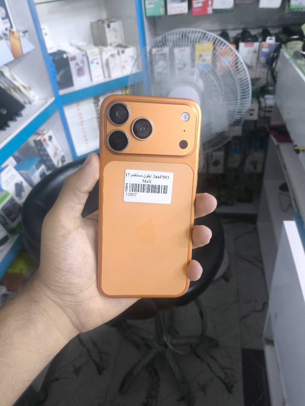 ايفون 17pro max 
ذاكرته 256 
جهاز صيني نضام ايفون 
جهاز ملحقاته كامله 
بسعر ب185 الف