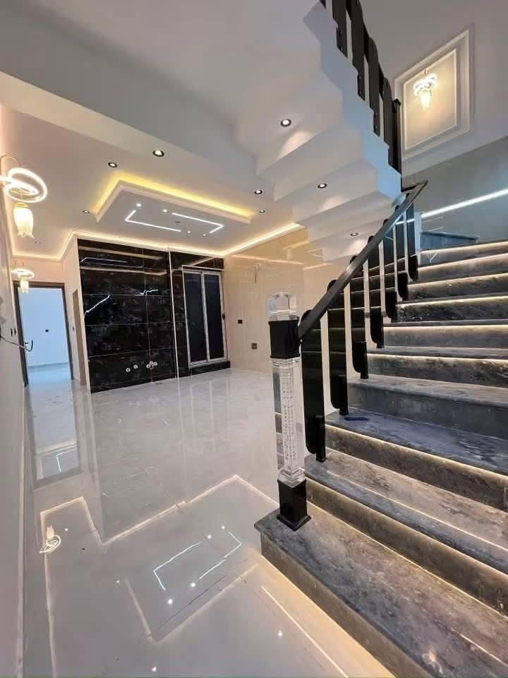 سعر الدار  245 مليون فقط
دار  للبيع مساحة الدار 100 متر
الواجهه 5  النزال  20  ' يحتوي على 3 غرف
 بناء حديث درجه اولى ضلع منفصل
1⃣الطابق الأول : 
▪️صاله مطبخ غرفة نوم حولي درج خدمات
2⃣الطابق الثاني
◽️ 2 غرف نوم ' خدمات ' بيتونه ' سطح
موقع مميز حي الجهاد/   الامانه مقابل 
مدينة الالعاب خلف الشارع العام
اللاستفسار *********** متوفر واتساب
