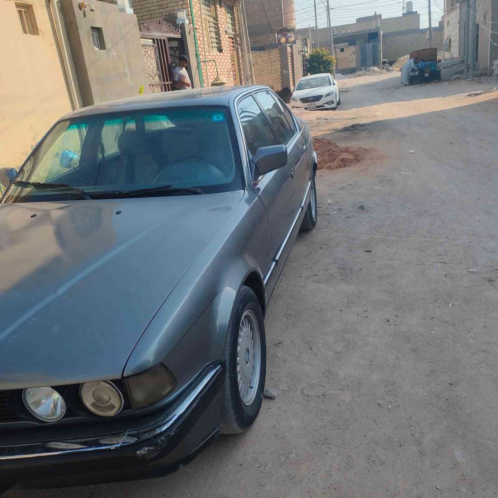 السلام عليكم بي ام ٧٣٥ موديل ٩١ السيارة جاهزة من كلشي السعر ٤٠ وبيها مجال شرط التحويل  المكان بابل المحاويل ***********
