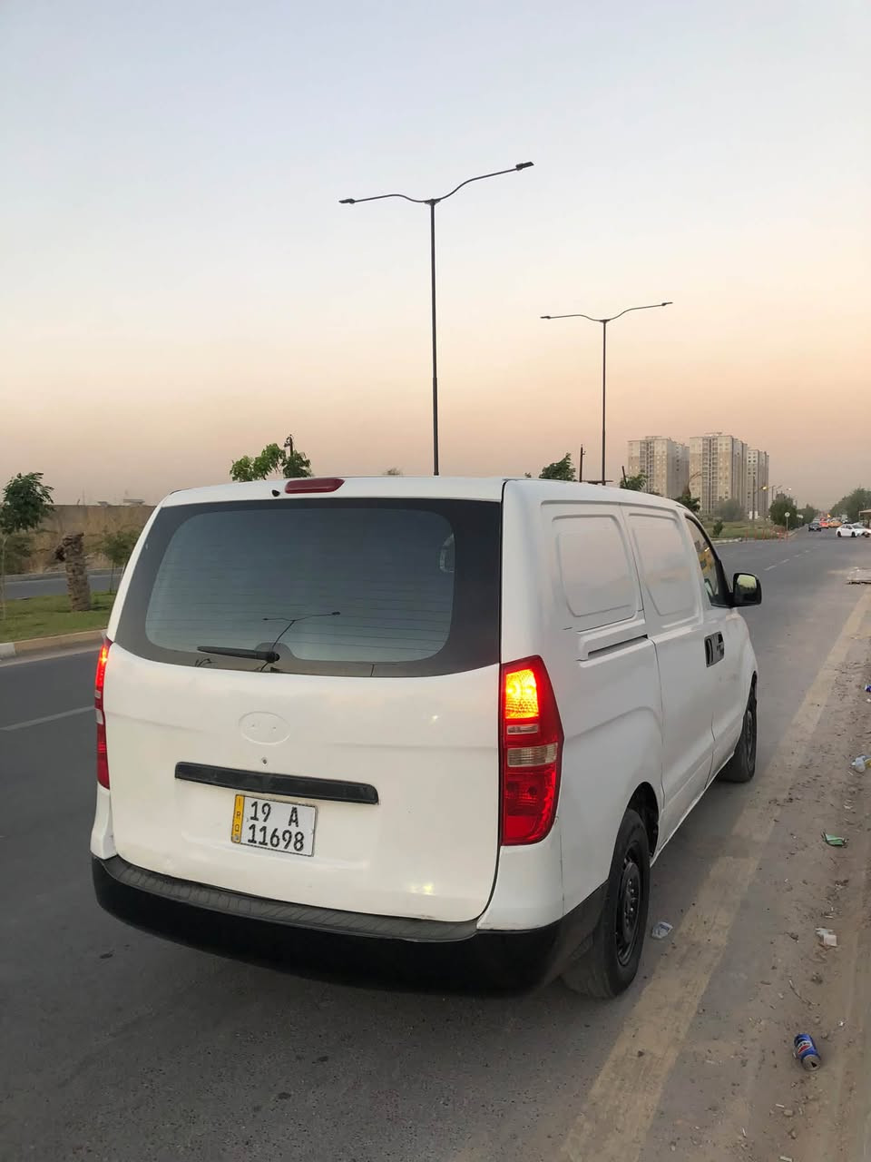 السلام عليكم اخوان بسعر مناسب مستعجل على البيع
ستاركس فان حمل ٢٠١٢ 
صبغ قطع ابيع حزام بدون حادث قوي 
مكينه ٢٤٠٠ مفتوحً المرغوب 
كير عادي 
تبريد ثلج 
داخلها مدوشم جلد جديد 
شاشه اندرويد 
مكينه كير صدر امامي خلفي جديد 
رقم كربلاء دولي الجديد 
سنويه باسمنه بس ضاعت قبل كم يوم 
اليحول باسمه يطلع سنويه وشكد تكلف رسوم اني انطيها 
عندي حاليا سنويه استنساخ
مصفره ضريبه براءه ذمه موجوده
مكاني حي الجهاد مجمع النسيم 
***********
متواجد وره ساعه ٦ المغرب لليل
السعر ٩٦ بيها مجال
