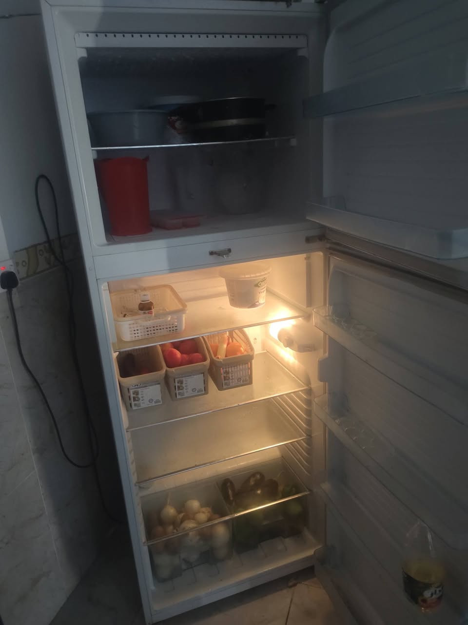 ثلاجه بعدهه جديده لبيع سعر300 وبيهه مجال مكان كركوك اتصل على رقم ***********
