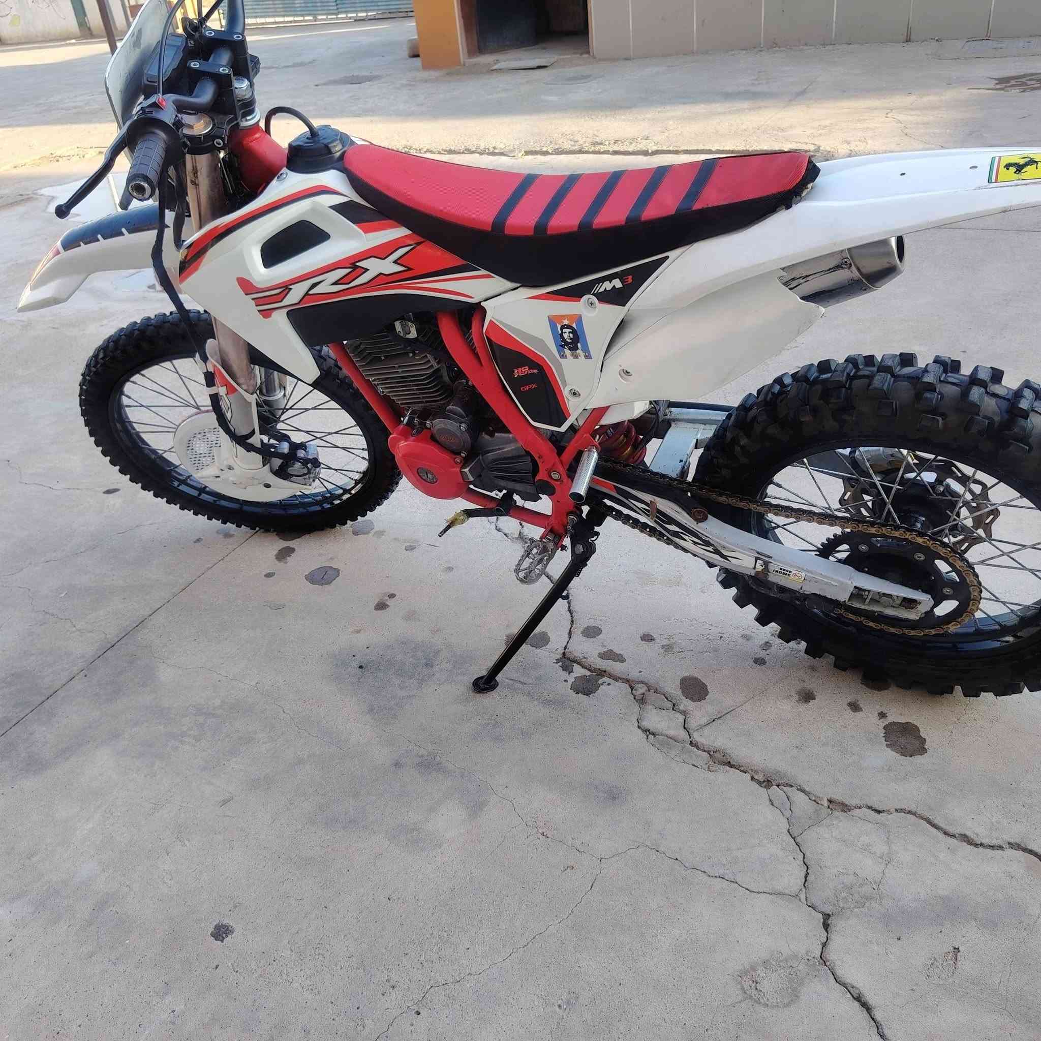 السلام عليكم إخوان
دراجه قفاز CRX300 مديل 2025 
السعر مليون و150➡️ومراوس شي نضيف هم يرهم ❗
مكان كركوك 
رقم ***********
