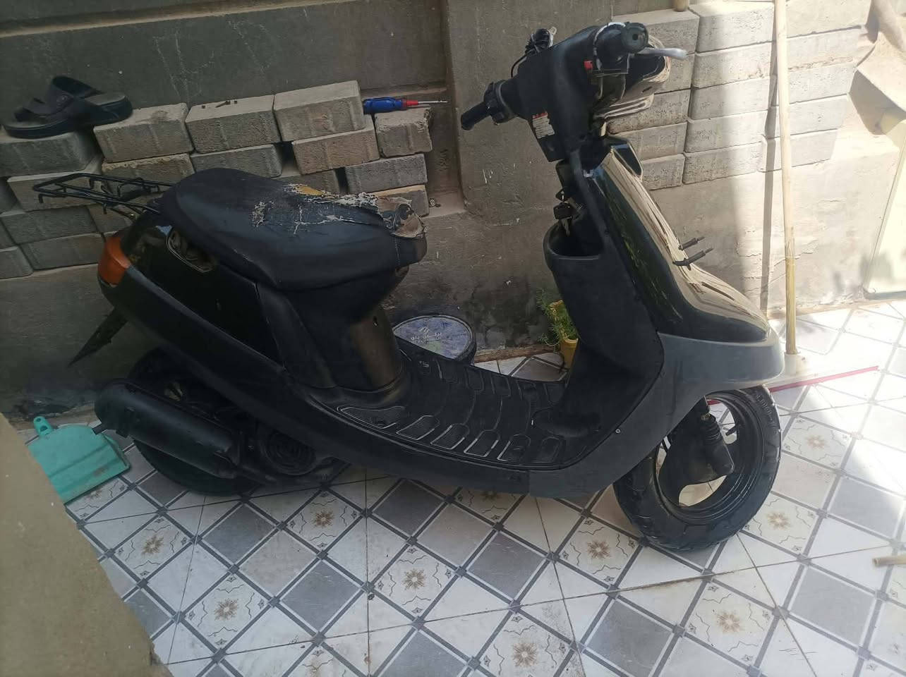 دراجة بطة دبل سكليتر  مجفته مره وحده ناعمة وسريعه ترايك وين ما يعجبك .. تايرات زوج جدد  وكابريتر جديد  وشوته جديدة تشتغل هندر واحد ما اتعبك.. ستان وسط وجانبي ..سعرها ١٦٠ وبيها مجال بسيط ... مكاني الديوانيه حي الفرات   ***********
