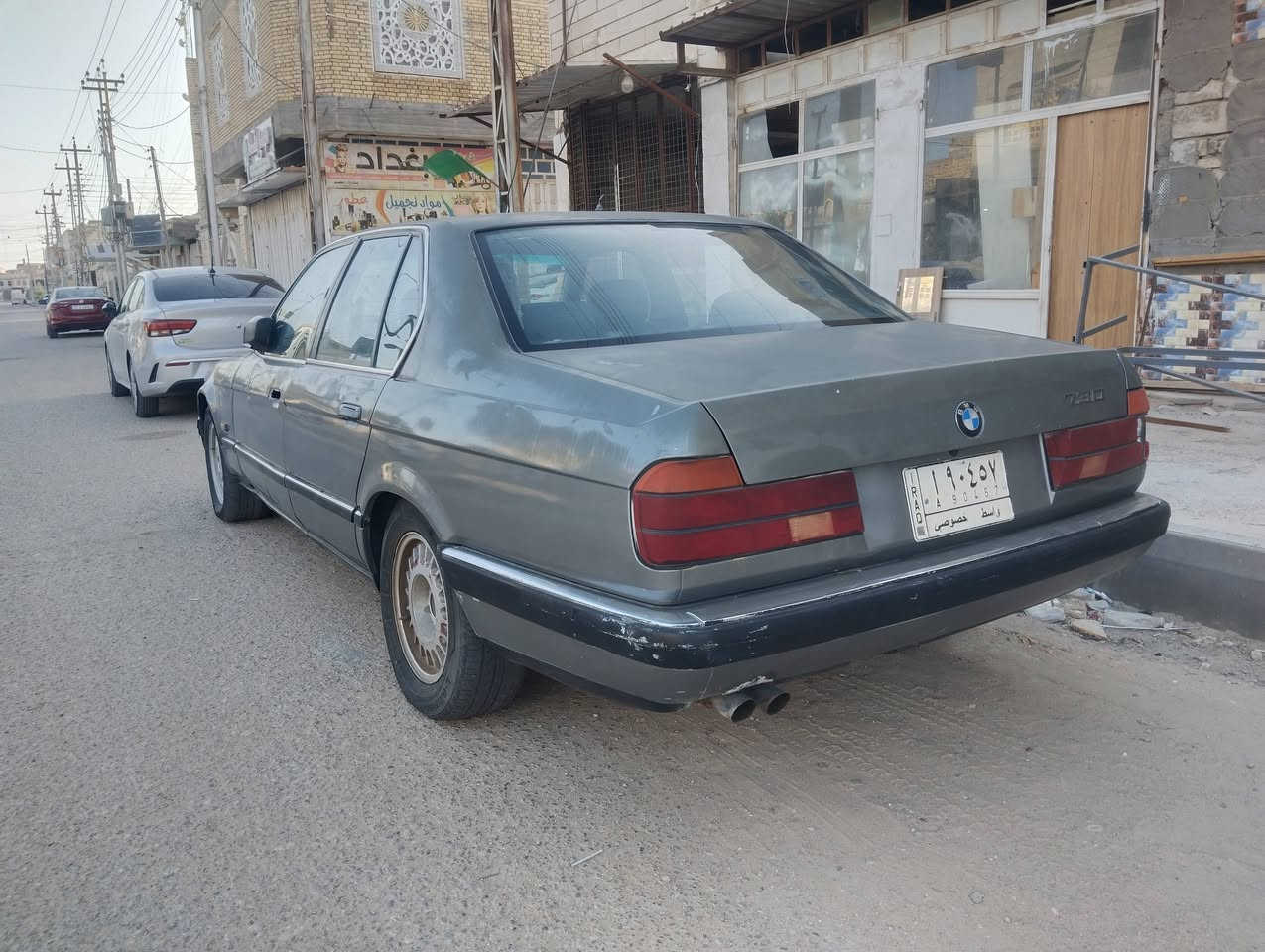 السلام عليكم بيئم للبيع موديل ٨٩ بيها حادث  ابيع على وظعهة تمشي وشغالة كير ومكينة وحدادية مكفولات سنوية لل٢٩ بس شرطه المداورة الياخذهة كون يدور أو مراوس بمارسدس جامبو حتة لو ازيدة قبل الحادث مكفولة من الظربة مكانها ناصرية مركز  السعر (27)وبيها مجال قليل ***********

