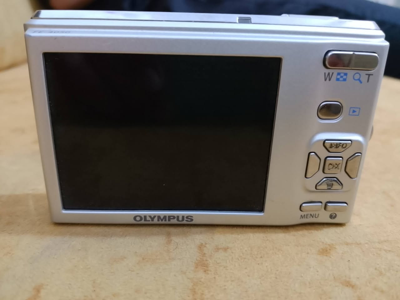 سلام عليكم ورحمه الله وبركاته
كامره(OLYMPUS) للبيع نضيفه كارتون 📷📸

يمكن عوزه بس بطاريه أنه شتريته ما تشتغل ومابيه بطاريه

للستفسار الاتصال على الرقم ***********
