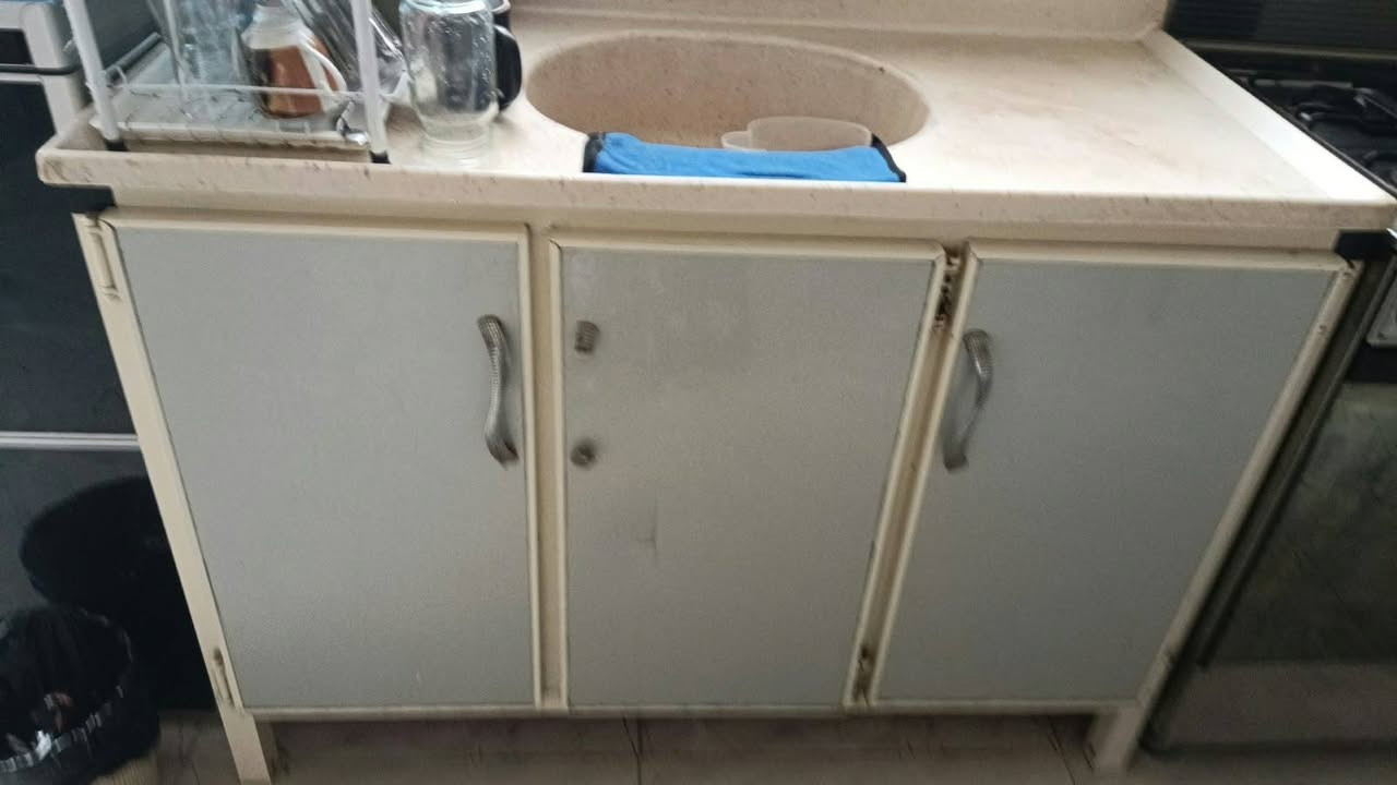 كاونتر للبيع مستعجله ع بيعته سعره ٢٠٠ وبي مجال مكان بهرز حي الشرطه ***********
