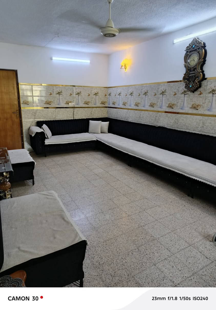 دار للبيع ... السعر مناسب
حي القاهرة قرب جامع مالك الملك
مساحة 237 متر شروق تام
كراج كبير مع حديقة كبيرة 
البيت يتكون من طابقين الطابق الأول غرفة نوم و استقبال و هول و مطبخ 
و صحيات + منور 
الطابق الثاني ٣ غرف نوم و هول و صحيات 
البيت محدث سنة ٢٠١٨
سند طابو ملك صرف 
للاستفسار الاتصال على الأرقام 
*********** واتس
***********
