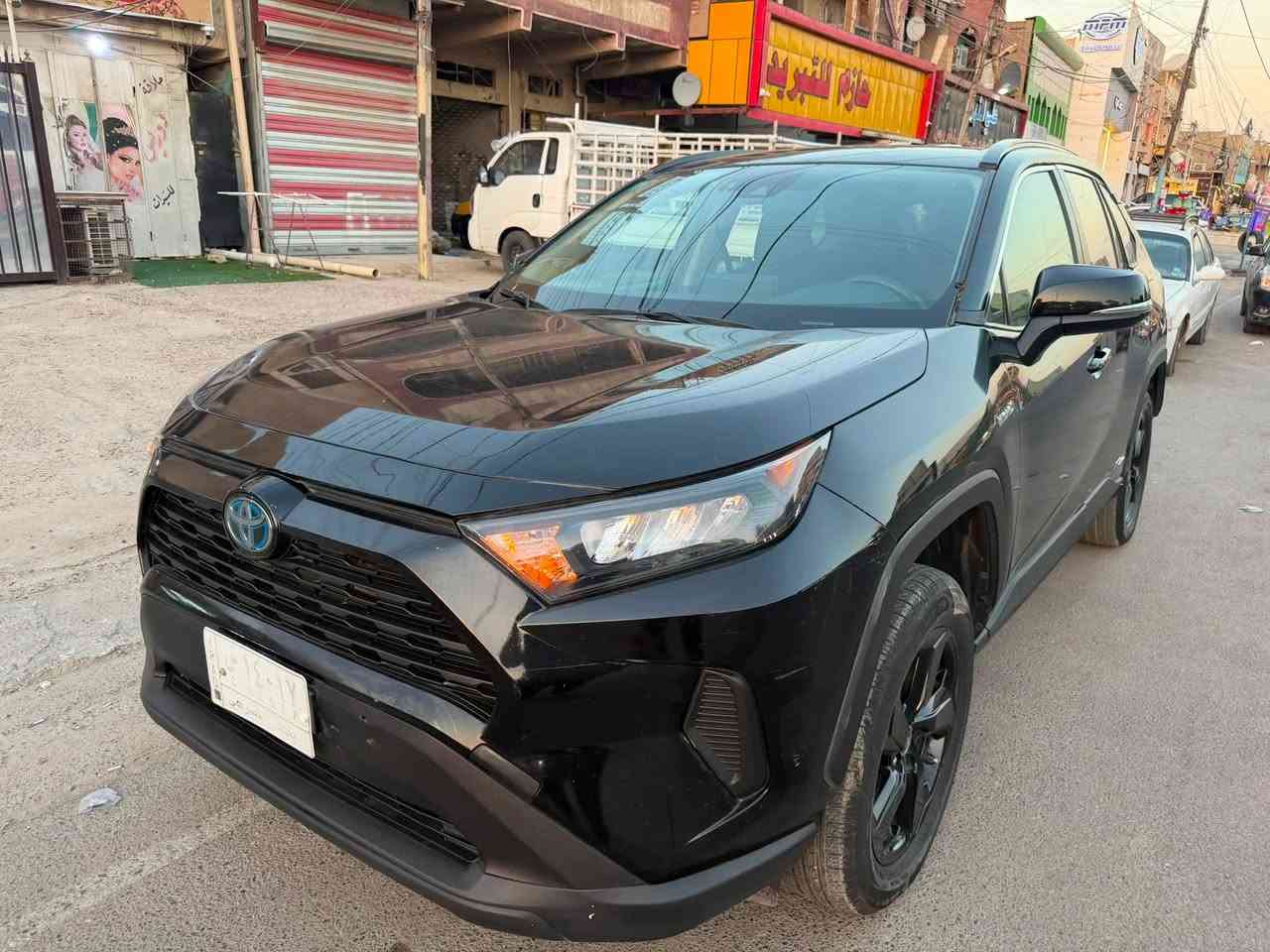 راف فور 2021 هايبرد رقم بغداد 

مواصفات LE   /  / كاميرا خلفية  رادار امامي / رادار جانبي ( نقطة عمياء ) / ثلاث وضعيات سياقة ( سبورت / نورمال / اقتصادي ) 

حادثها جاملغ وباب بدون ايرباك   ماشيه 14 

مكاني بغداد  السيديه 

السعر المعروض / 200  و بيها مجال 

للأستفسار ***********
