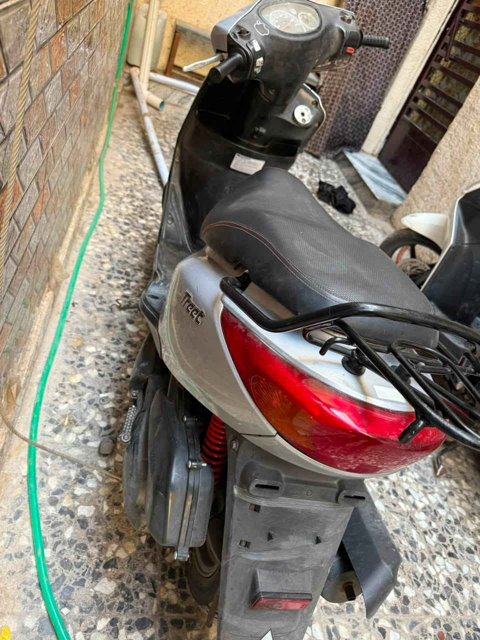 سلام عليكم اكزز تريت مكفوله الدراجه السعر مليون 50 بيها مجال 
العنوان شارع الكفاح ***********
