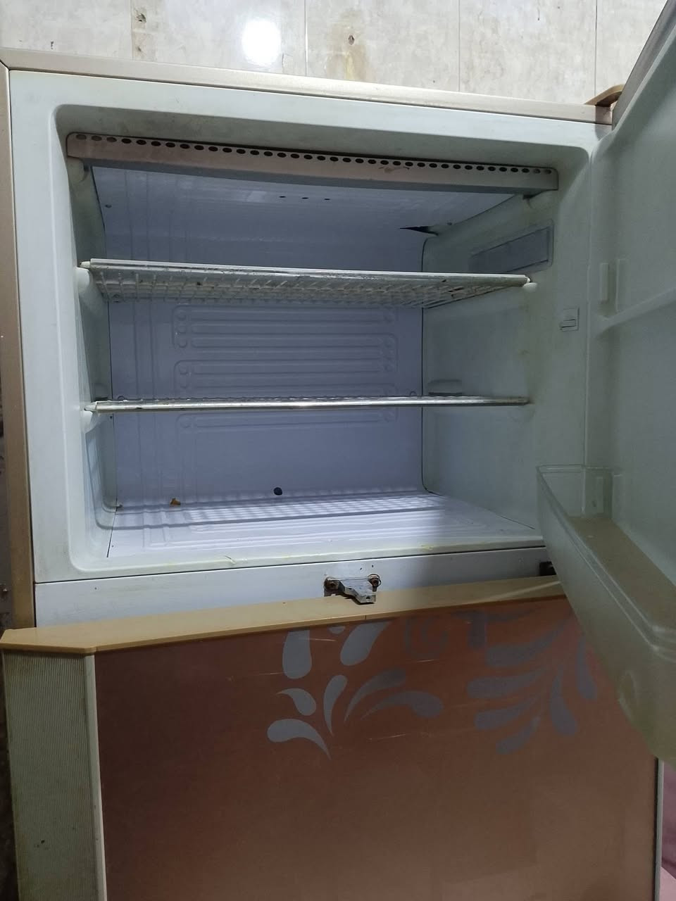 ثلاجة • للبيع • واتساب