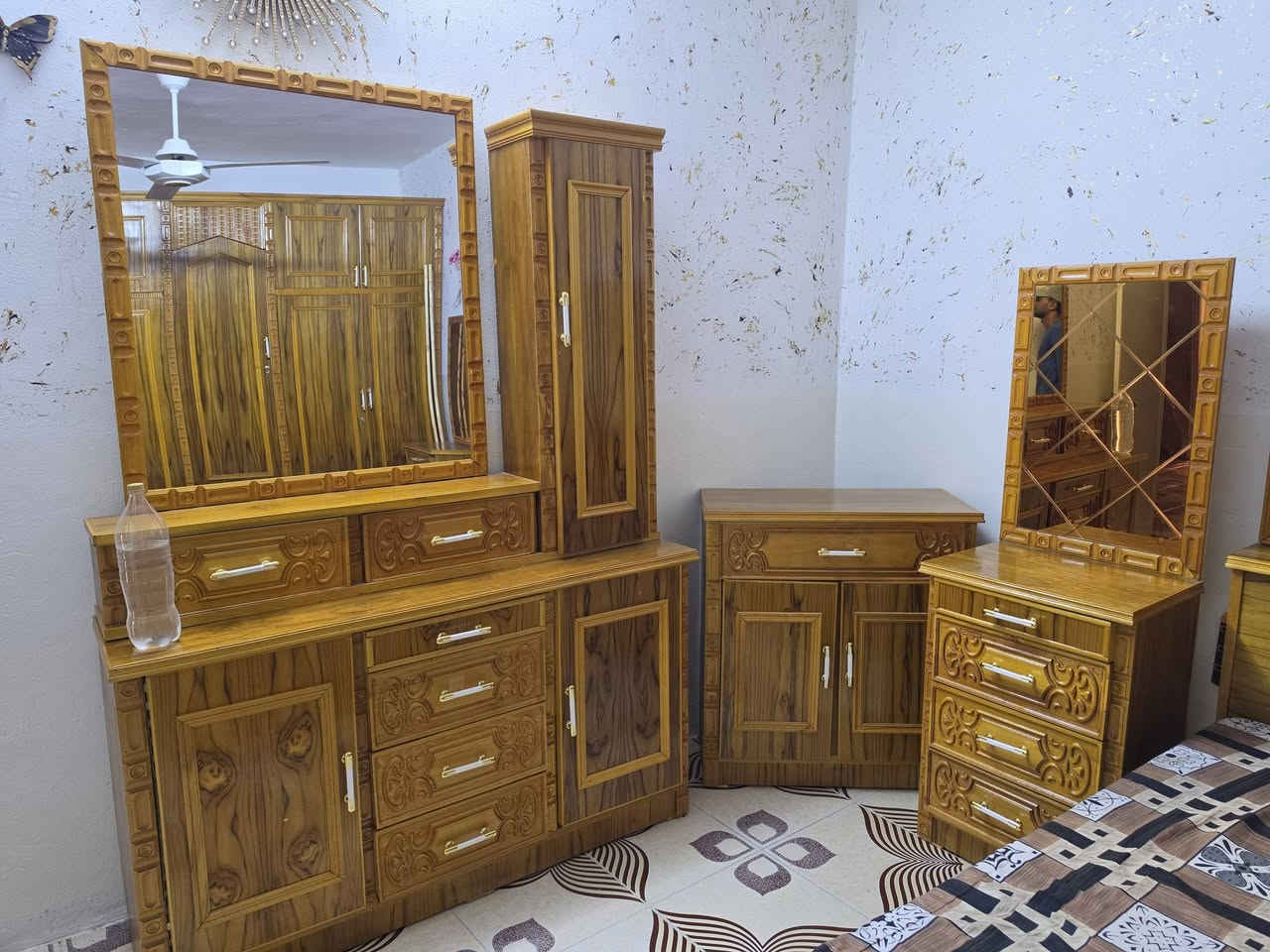غرفه. اقل من شهر مستخدمه
***********
