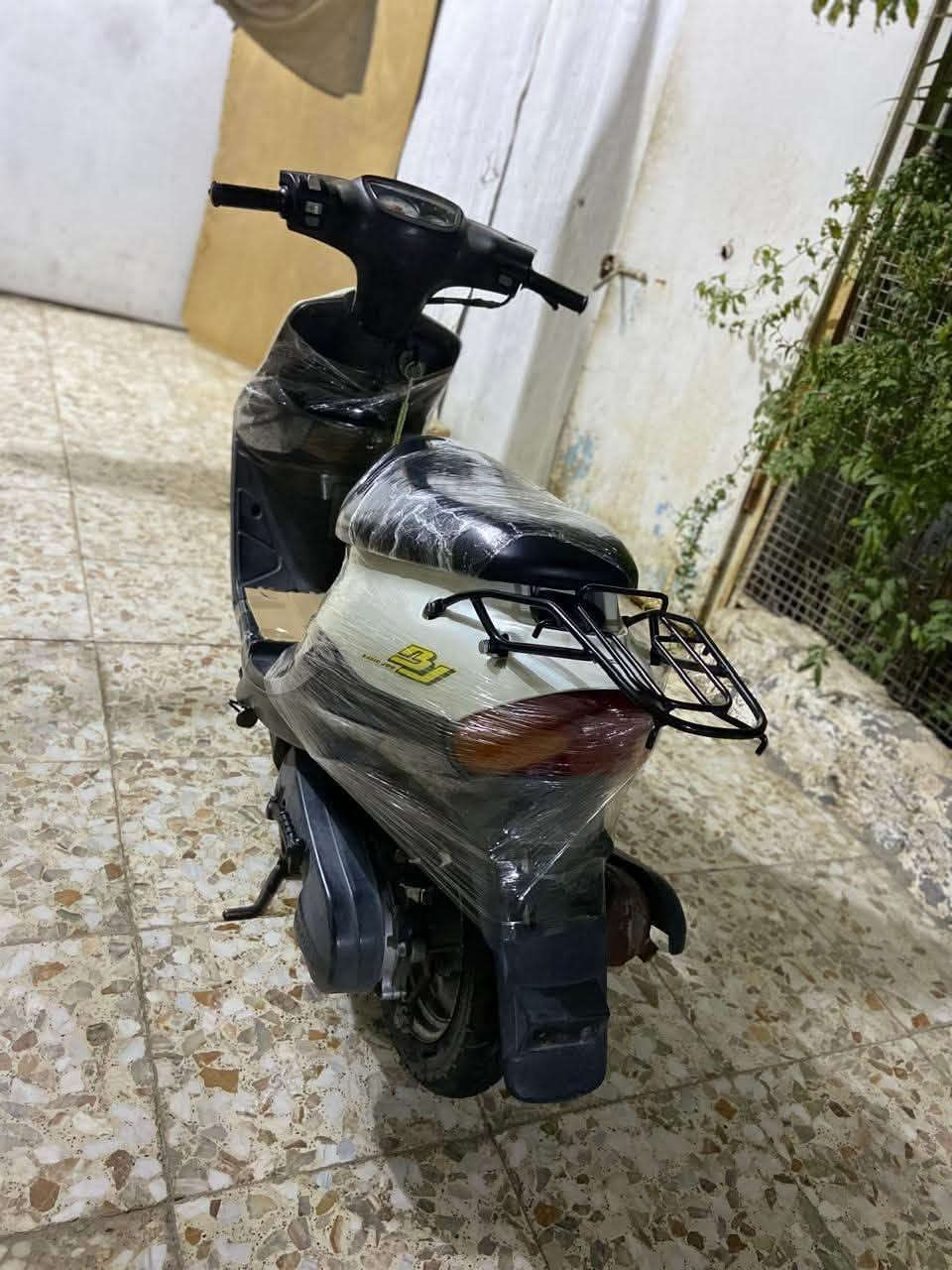 دراجة بيجي للبيع لو ابيض دراجة نضيفة مامفتوحة ٧٥٠ وبيه مجال ***********
