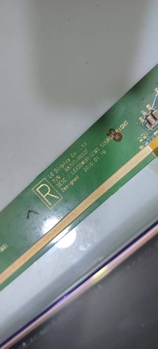 شاشة LCD • شغالة • LC420WUH-SCM1