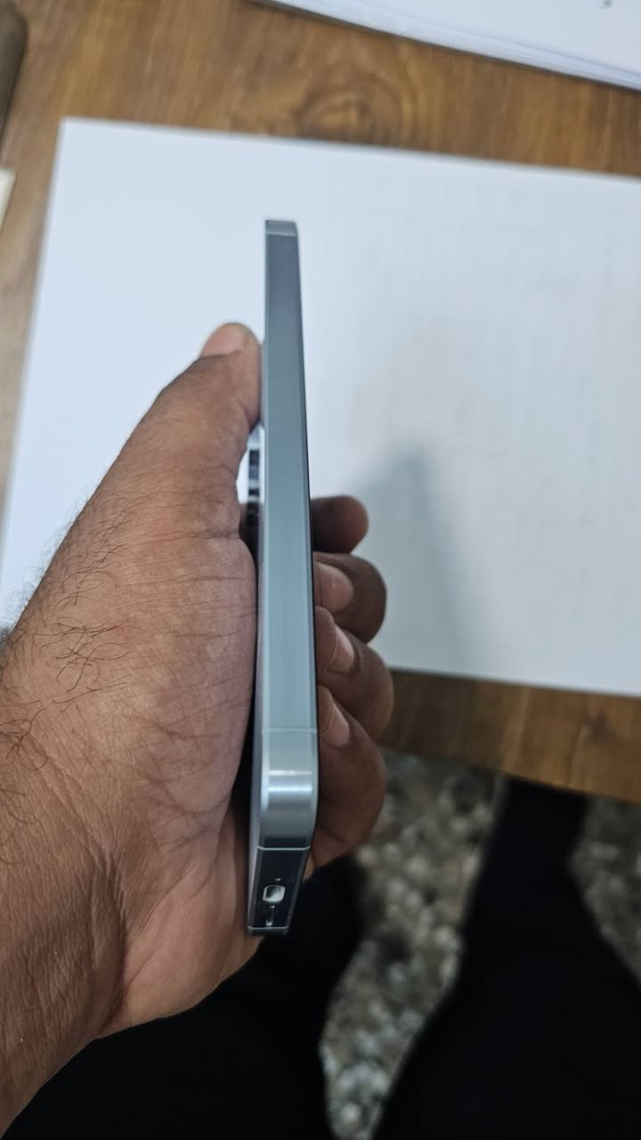 للبيع : Samsung Galaxy A55 5G النسخة العالمية - لون [الأبيض الثلجي] بحالة الجديد
​✨ لعشاق الأناقة والتميز: للبيع، جهاز سامسونج A55 5G الراقي، استخدام راقٍ جداً وبحالة ممتازة تماماً (كالجديد من العلبة).
​📱 مواصفات الجهاز الأساسية:
​الموديل: Samsung Galaxy A55 5G
​الذاكرة الداخلية: [ 256 جيجابايت]
​الرام (RAM): [ 8جيجابايت]
​اللون: [الأبيض الثلجي] - لون مميز وفخم جداً.
​المعالج: Exynos 1480 القوي والموفر للطاقة.
​⭐ مميزات الجهاز وحالته:
​الحالة العامة: الجهاز "نظيف جداً" (بحالة الزيرو)، لا توجد فيه أي خدوش أو صدمات (كما هو موضح في الصور).
​الشاشة: شاشة Super AMOLED ممتازة، محمية بـ Gorilla Glass Victus+.
​البطارية: بحالة ممتازة وتدوم طويلاً (5000 mAh).
​الملحقات: [متوفر العلبة والشاحن الأصلي ].
​💰 السعر:
​المطلوب: 450 الف 
​(السعر قابل للتفاوض البسيط للجادين فقط، يرجى عدم البخس).
​📍 مكان المعاينة والتواصل:
​المكان: بغداد/ جميلة / شارع خير الله.
​للتواصل والاستفسار:
​الواتساب ***********
​أو عبر واتساب/ماسنجر لأي تفاصيل أخرى
