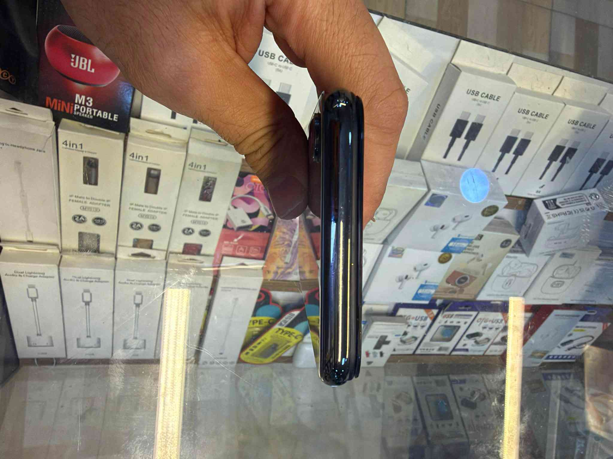 آيفون X • ٦٤ جيجا • بصمة الوجه متوقفة