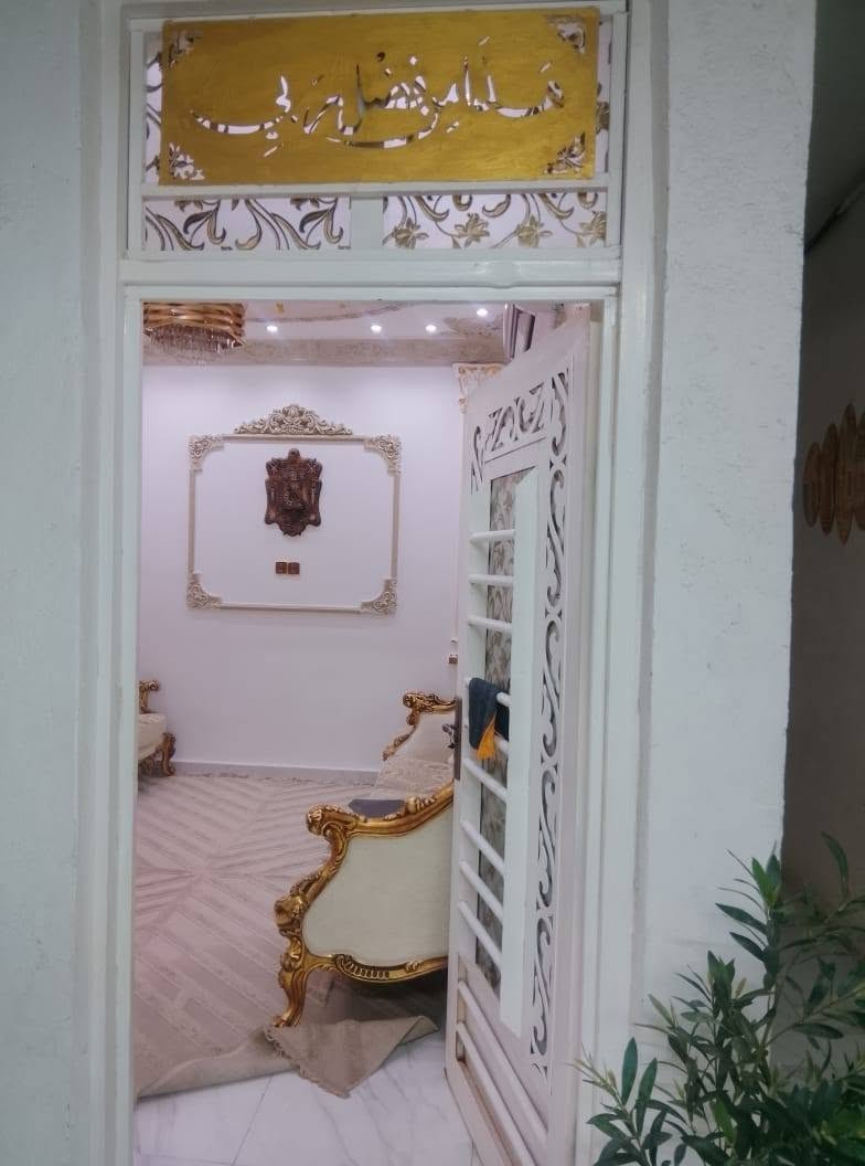 البيع بيت مساحه ميه متر رقم نهاوند الاوله قرب سواق شموسه ***********
