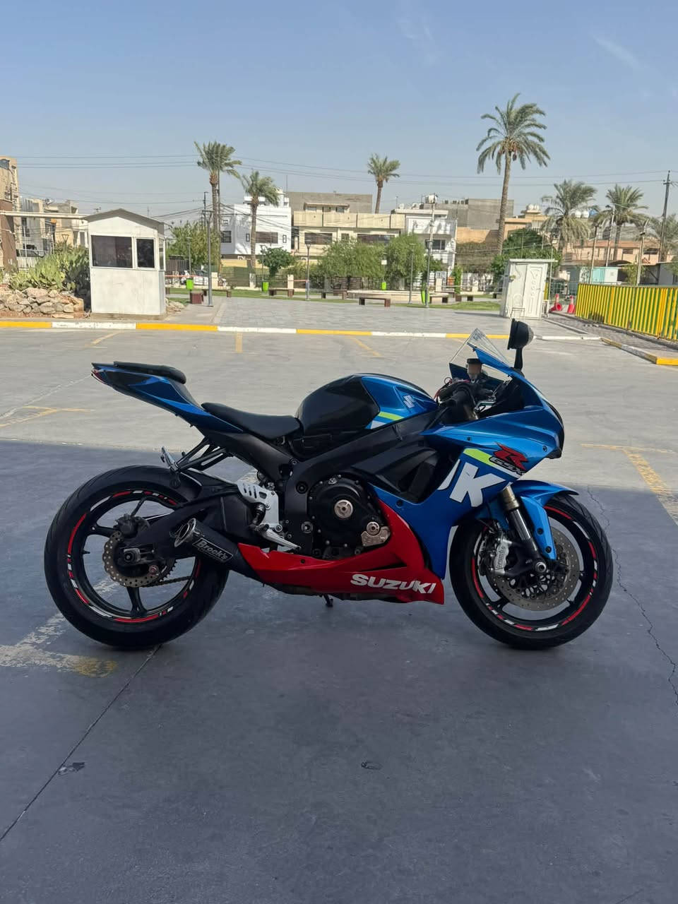 سلام عليكم جكسر 750 دراجه كفاله وقويه مبرمجة بدون رقم
دراجه فقط لمكينه مفتوحه بس خوش شغل مشتغليها شرط تجي سكليتر ماريدك تهده
سعر ٤٠ وبي مجال 
رقمي  ***********

مكاني بغداد الكرخ
ارجع واكرر دراجه كامله للخير فقط مفتوحه المكينه بس مضبوطه
